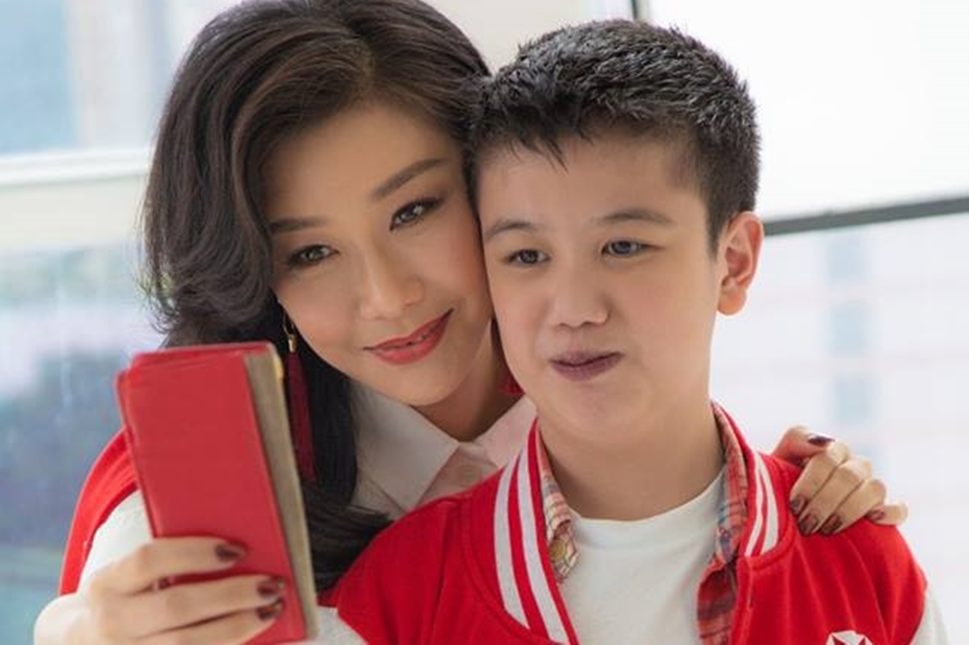 港星張慧儀出身馬來西亞，有性感女神封號。（翻攝自張慧儀臉書）