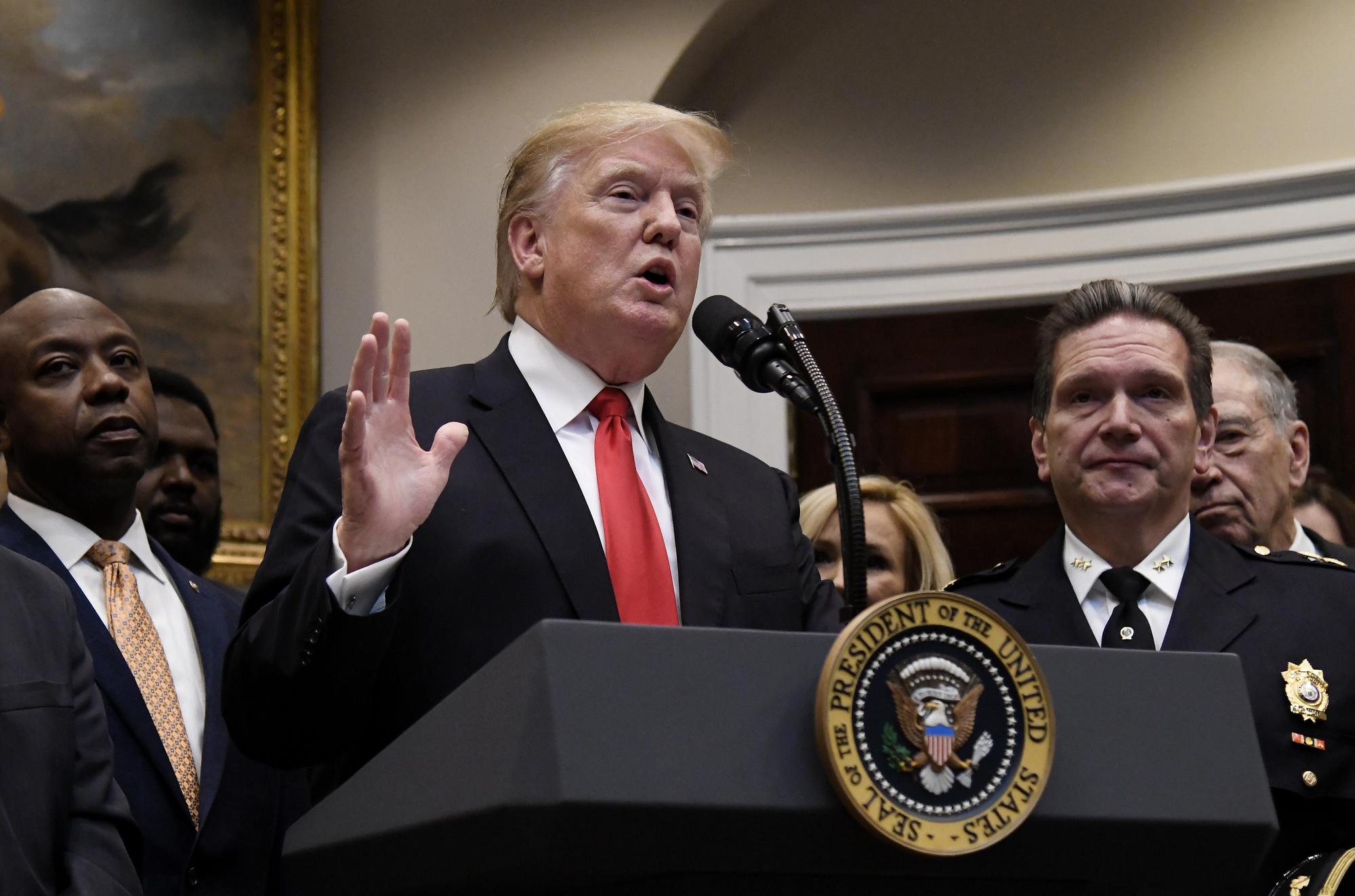 美國有線電視新聞網CNN記者阿科斯塔（Jim Acosta）日前在白宮記者會上與總統川普發生衝突，CNN為此控告包含川普在內的6名官員。（東方IC）