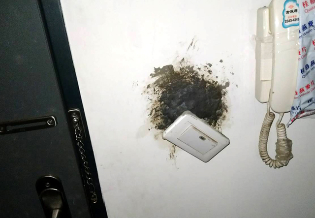 房客擔心有人會放毒氣害他，竟將屋內所有孔洞堵住。（翻攝自爆料公社）