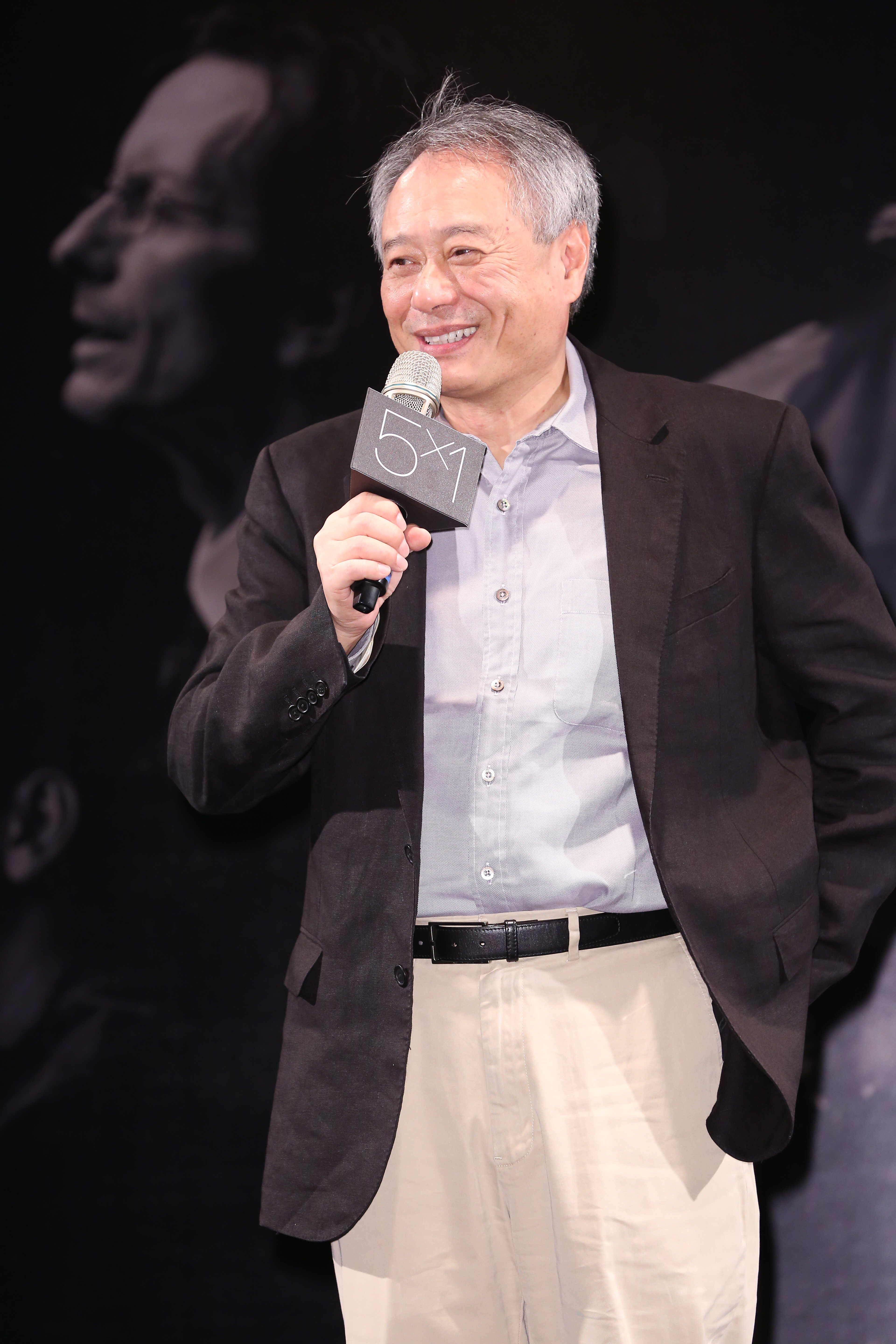 金馬電影學院15日與HTC虛擬實境內容中心舉辦VR電影《5x1》首映會,導演李安搶先體驗VR短片。