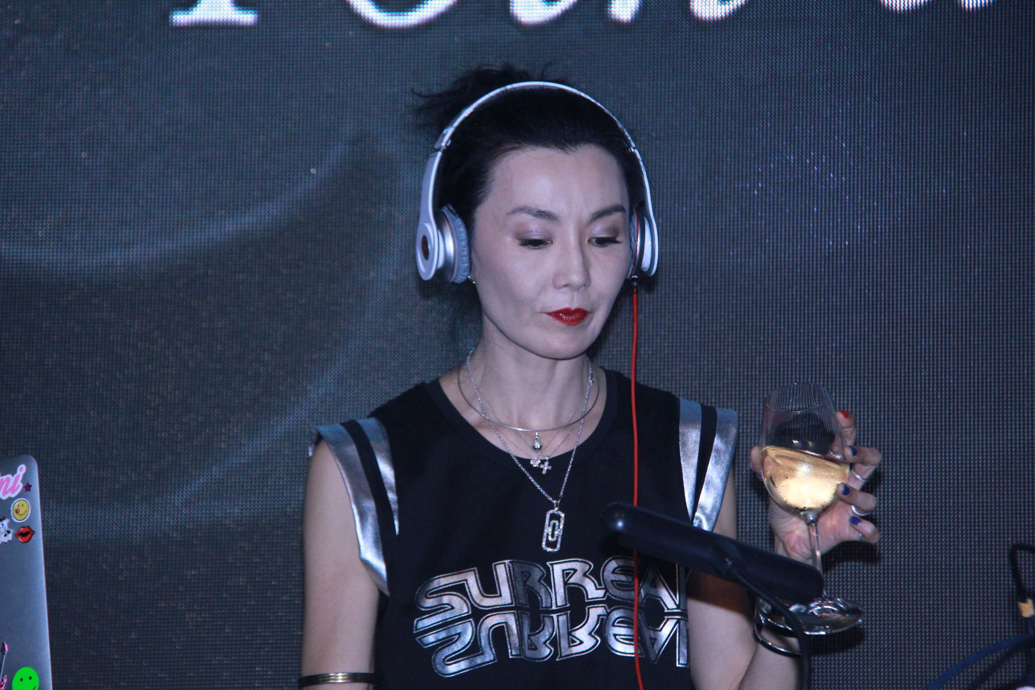 張曼玉4年多前曾在時尚派對上擔任DJ。（東方IC）