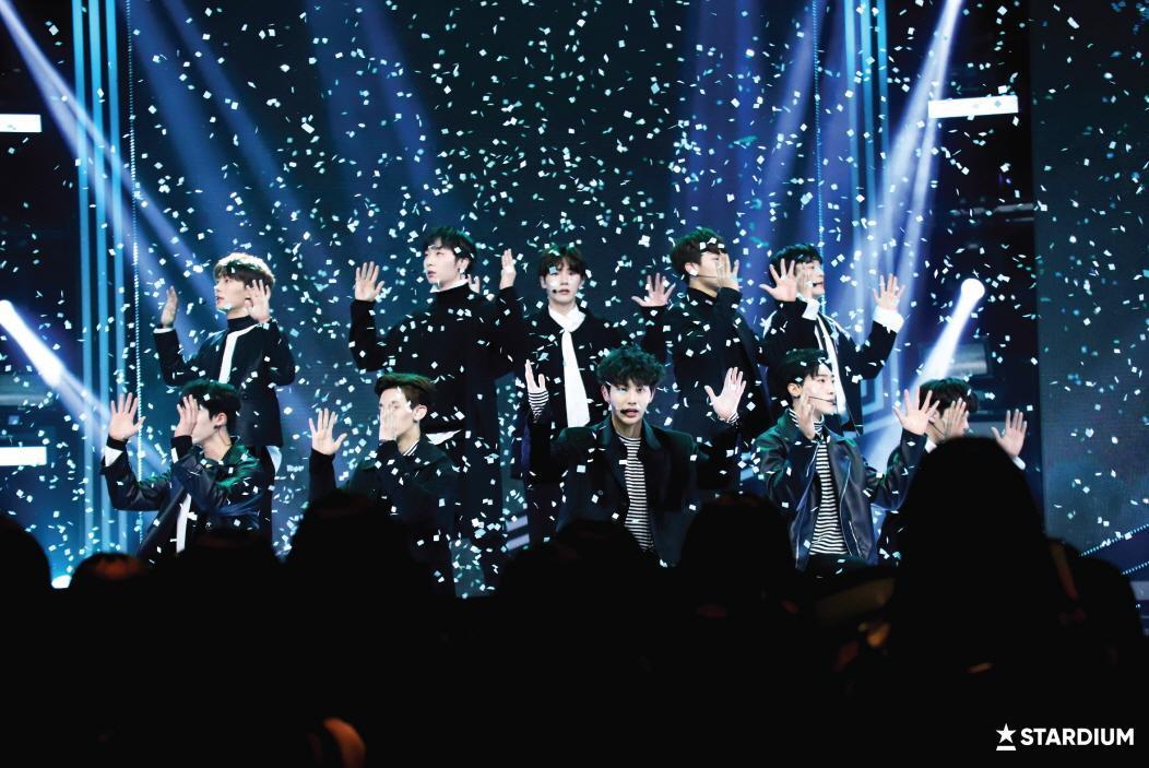 The Man BLK在《M Countdown》獻出新歌〈Free Fall〉初舞台。(Stardium提供)