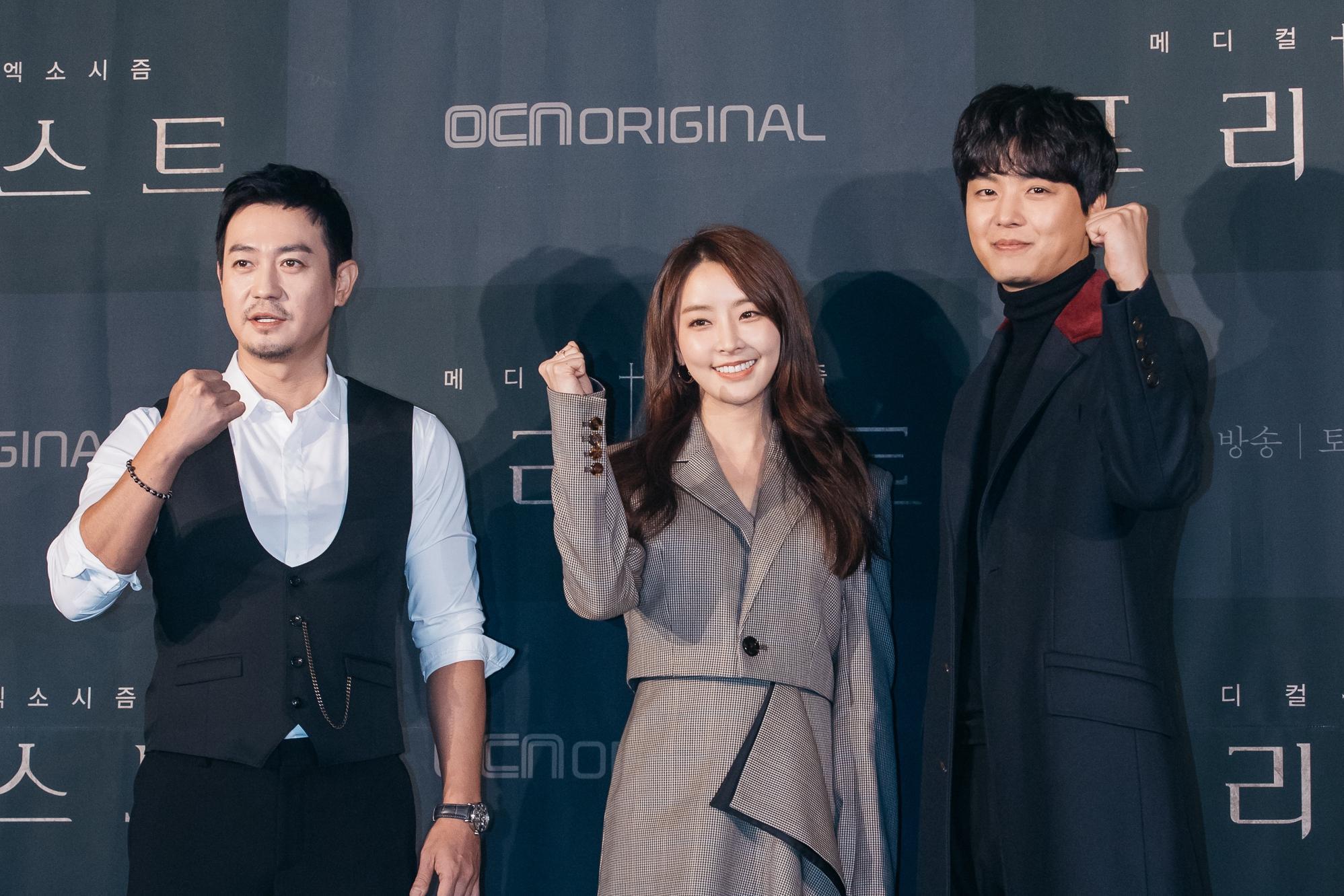 朴埇佑(左起)、鄭柔美與延宇振演出《Priest驅魔者》大做惡夢。(KKTV提供)