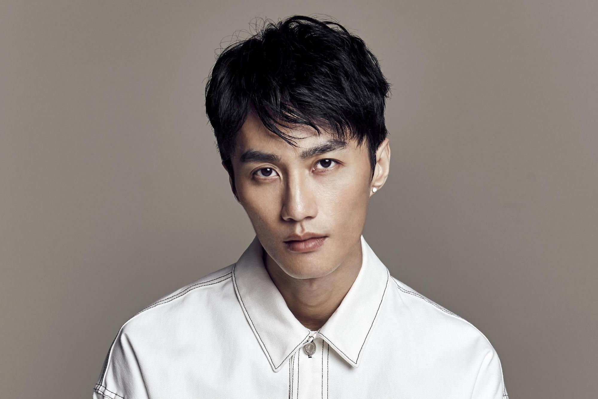 李英宏17日將憑著為電影《誰先愛上他的》創作的主題曲〈峇里島〉踏上金馬紅毯。（顏社提供）