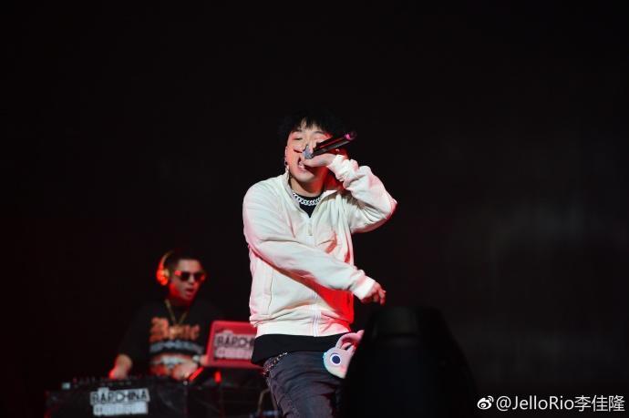 李佳隆因為《中國新說唱》聲名大噪，是討論度極高的選手。（翻攝自李佳隆微博）