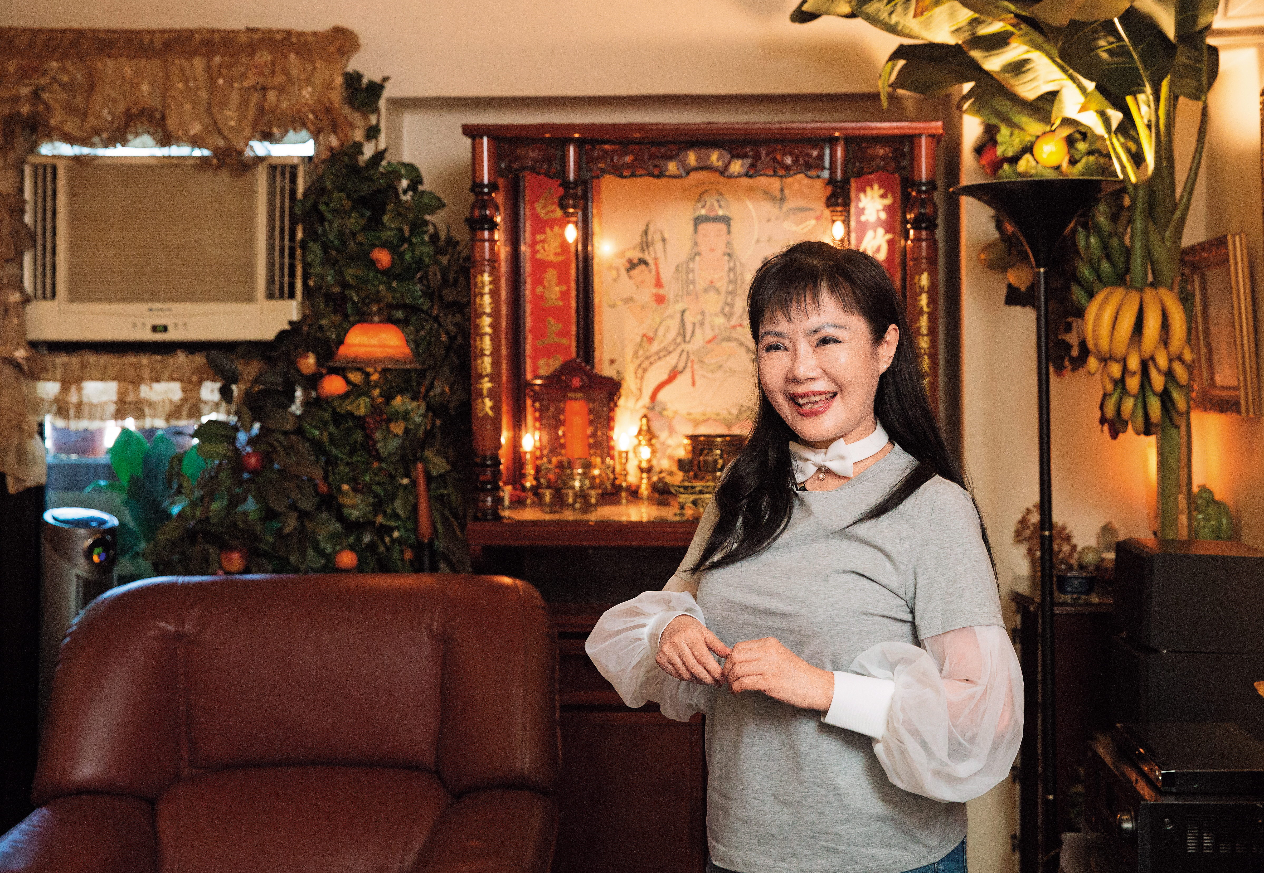 許曉丹住家空間以許多人造樹裝飾，就連冷氣框架都以蕾絲窗簾遮住，她說自己不喜歡看到混亂醜陋的框架。