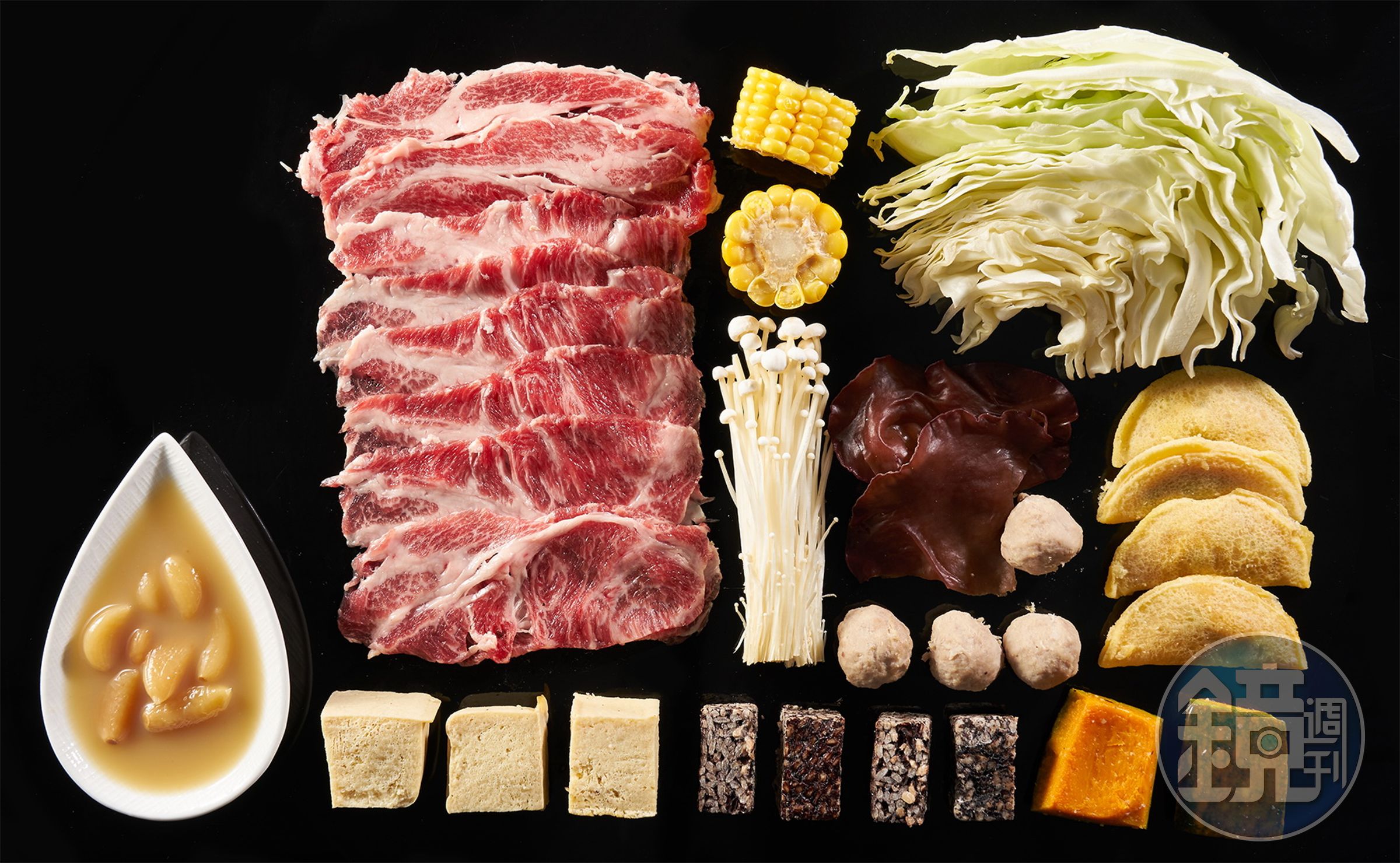 湯底特別加進台南「延齡堂」的蒜頭釀，讓湯頭喝來多一股自然酸香。（統一超商提供）