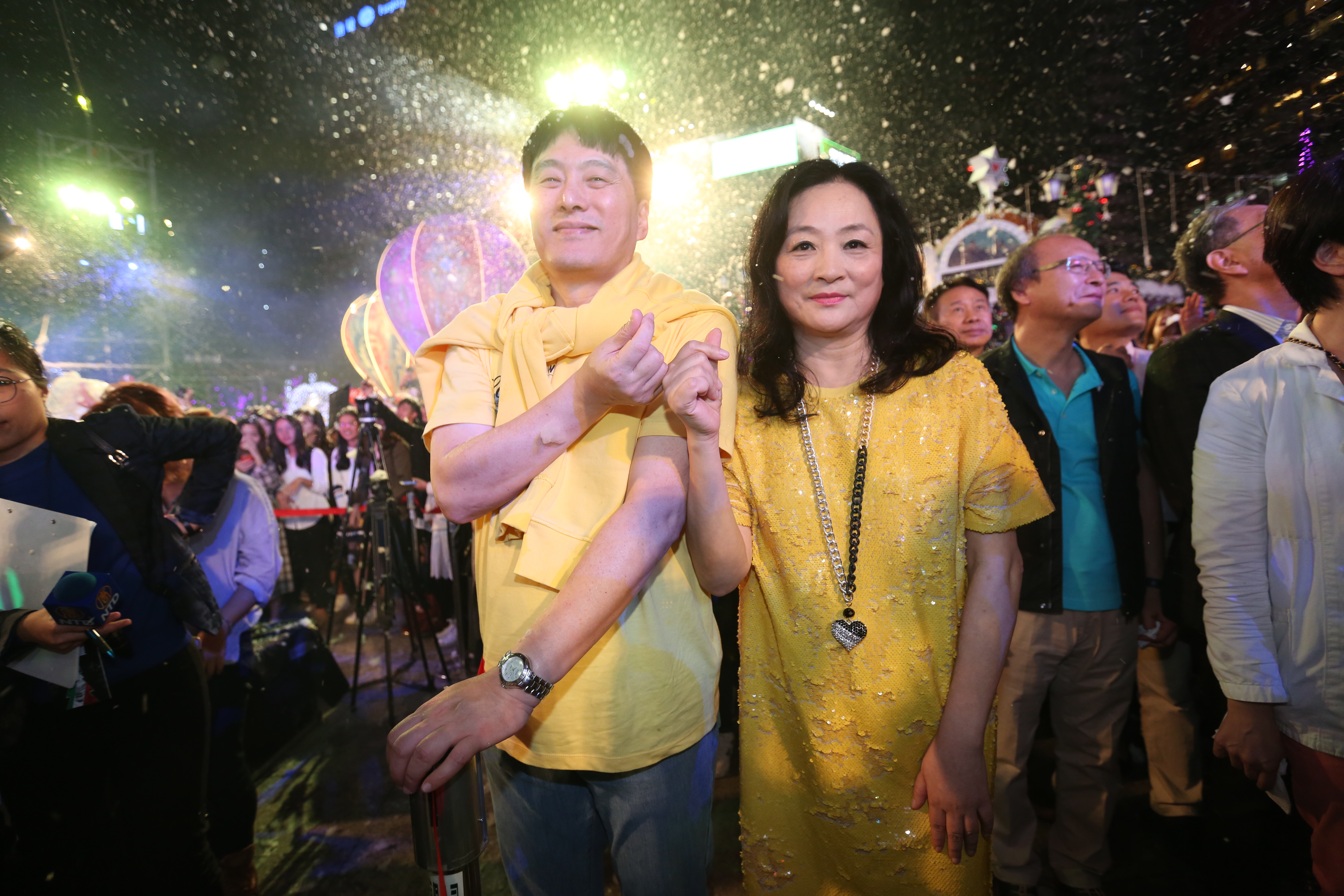 統一集團16日舉辦「愛．Sharing」愛分享點燈活動，羅智先、高秀玲夫婦皆一同現身。