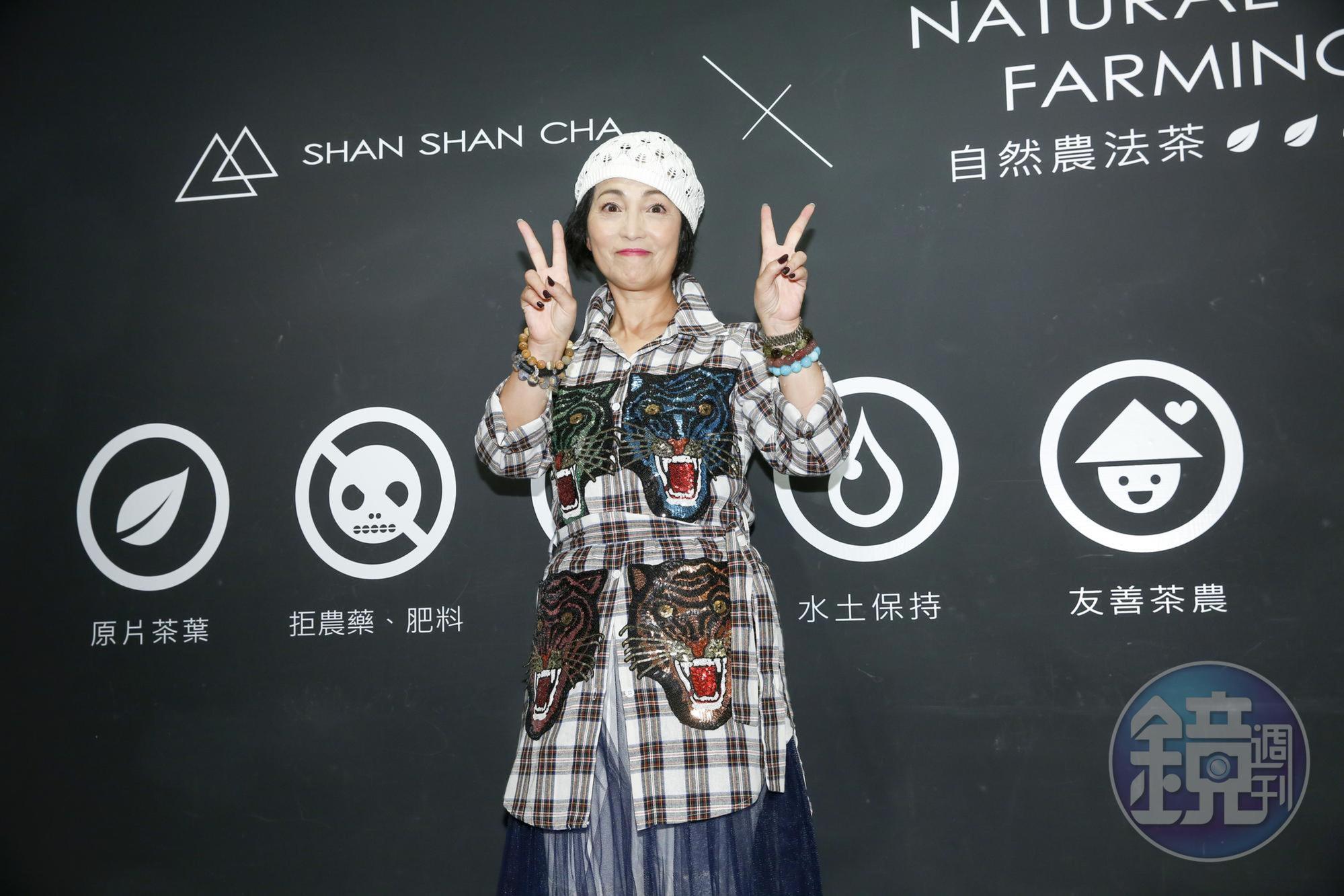 苑瓊丹喜感十足，擺出勝利手勢希望下次金馬獎能以「得獎者」身分前來。