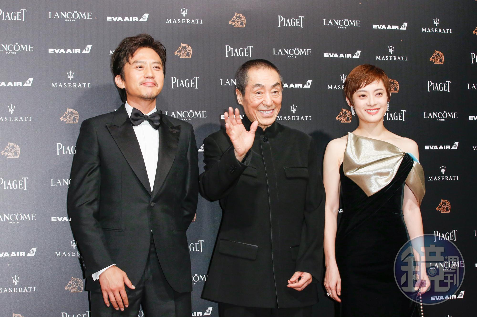 張藝謀（中）以《影》獲得金馬55最佳導演。左右為鄧超孫儷夫婦。