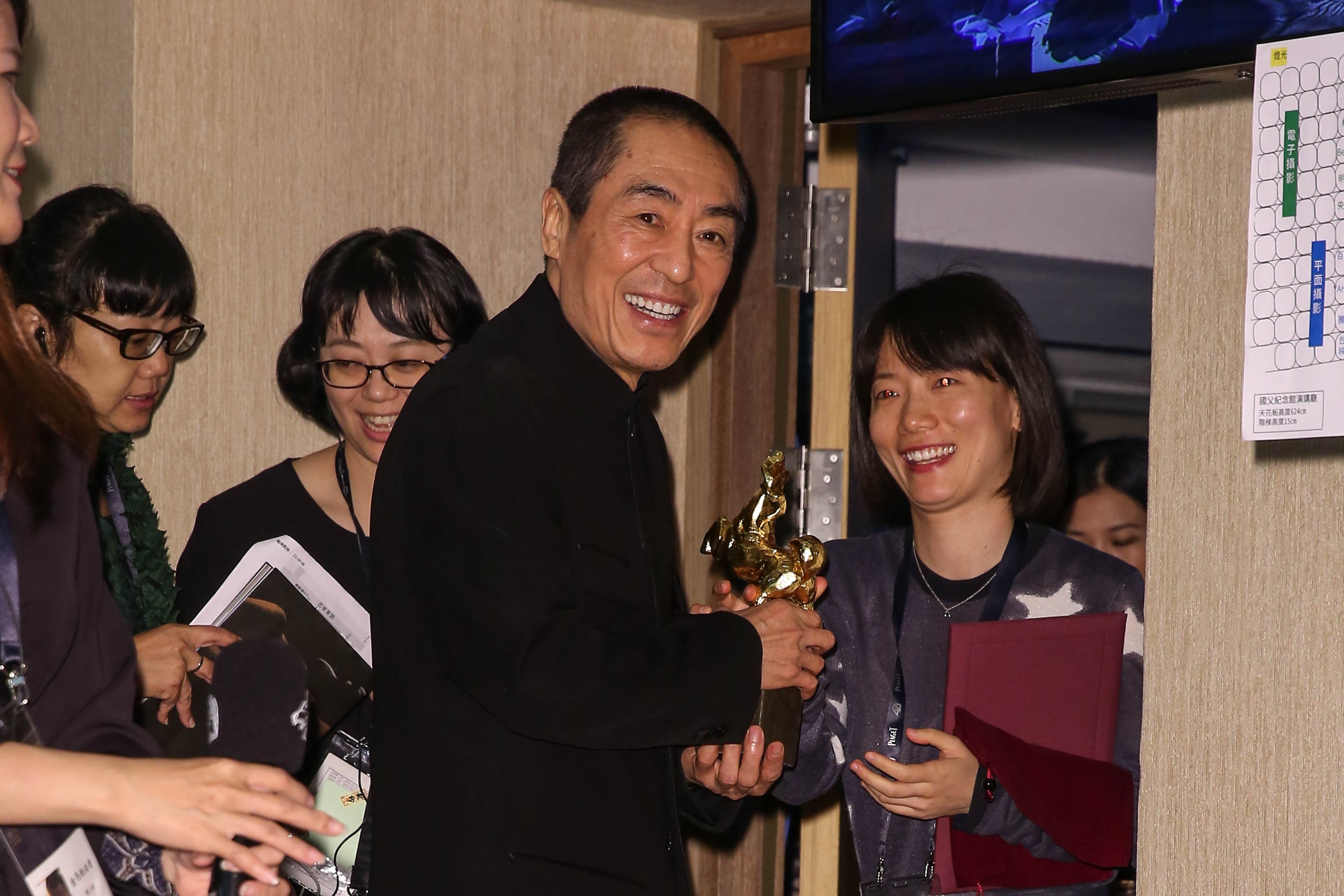 張藝謀今年憑《影》拿下金馬獎最佳導演獎，原先預定會在S Hotel受訪。