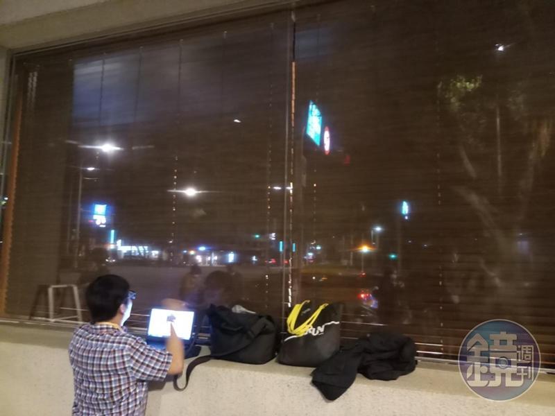 張藝謀確定不受訪,工作人員還關窗。