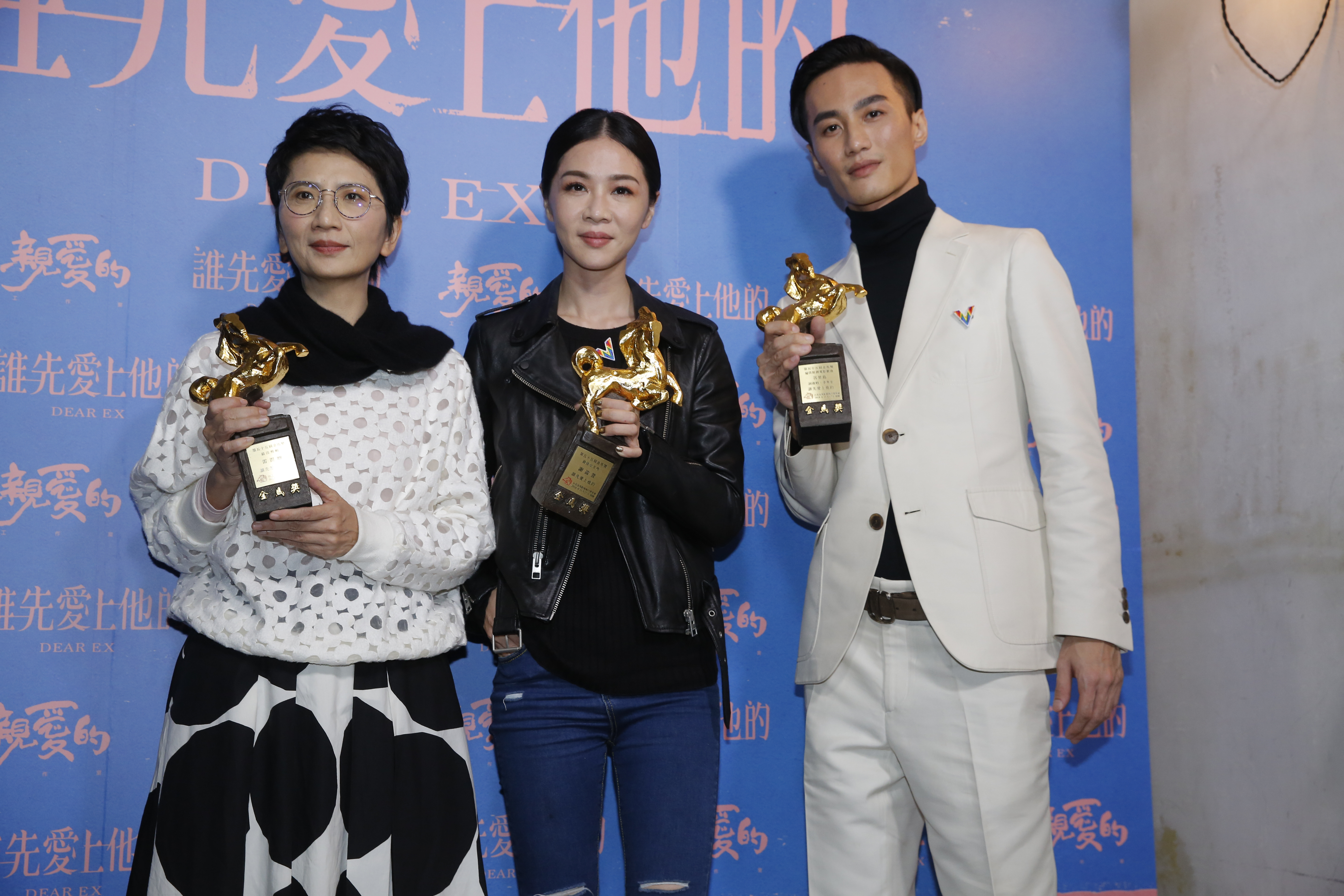 《誰先愛上他的》剪輯雷震卿（左起）、女主角謝盈萱、最佳原創電影歌曲李英宏順利拿下金馬獎。
