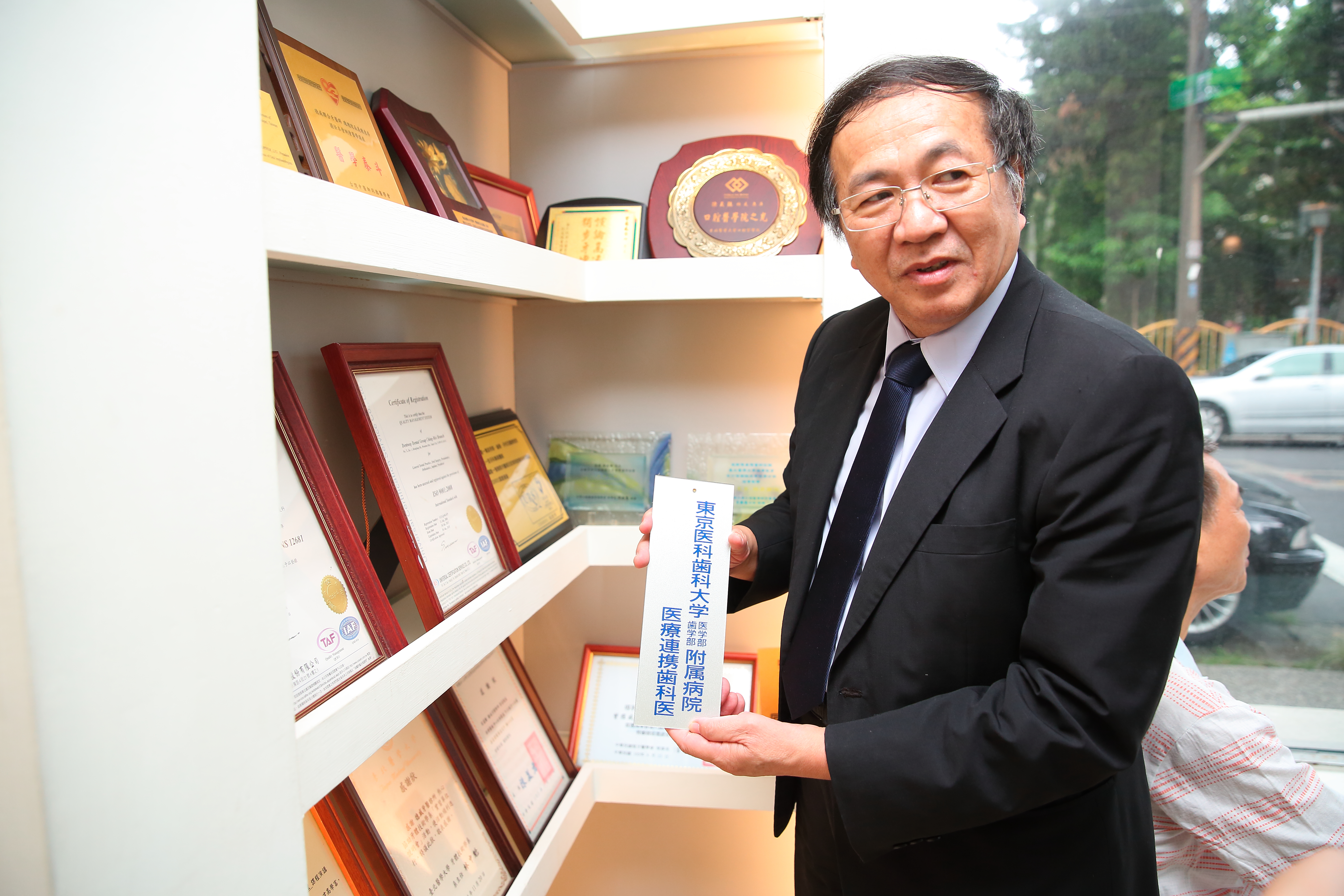 德威的醫療品質獲日本東京醫科齒科大學肯定，主動頒發認證，建議在台日本人可赴此治療。