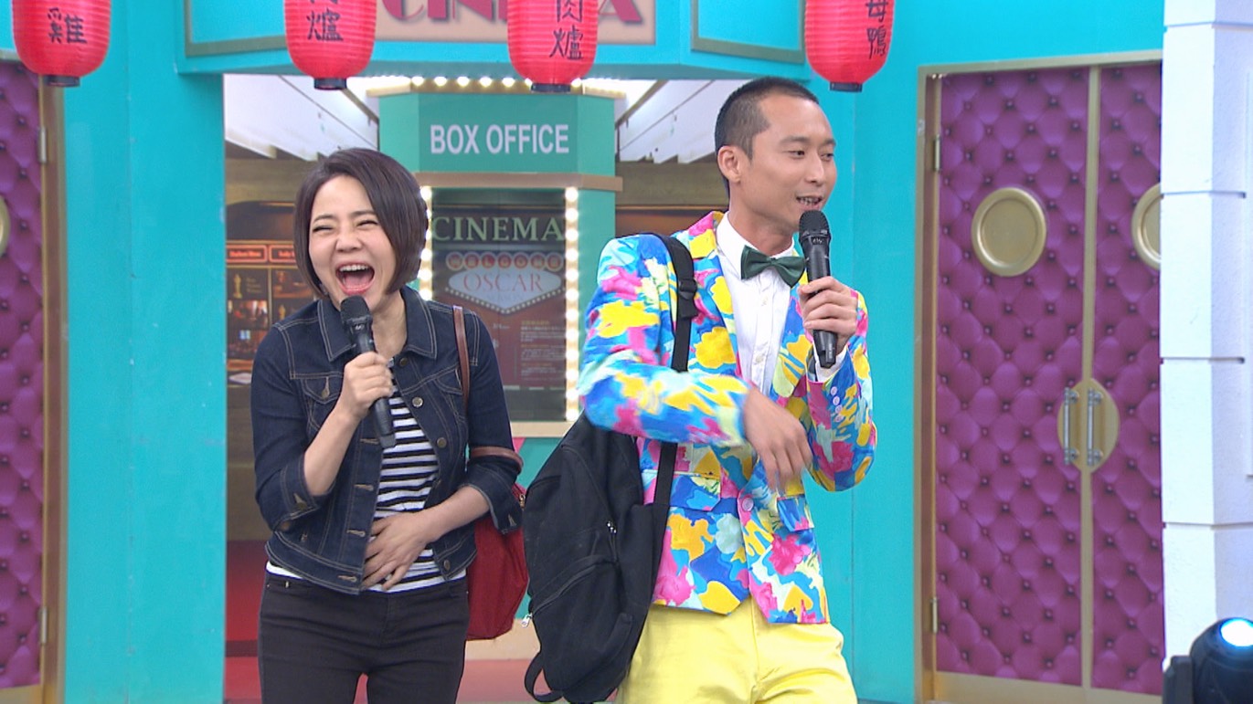衛視中文台《請問你是哪裡人》浩子（右），為了美食故意整于美人（左）。（衛視中文台供）