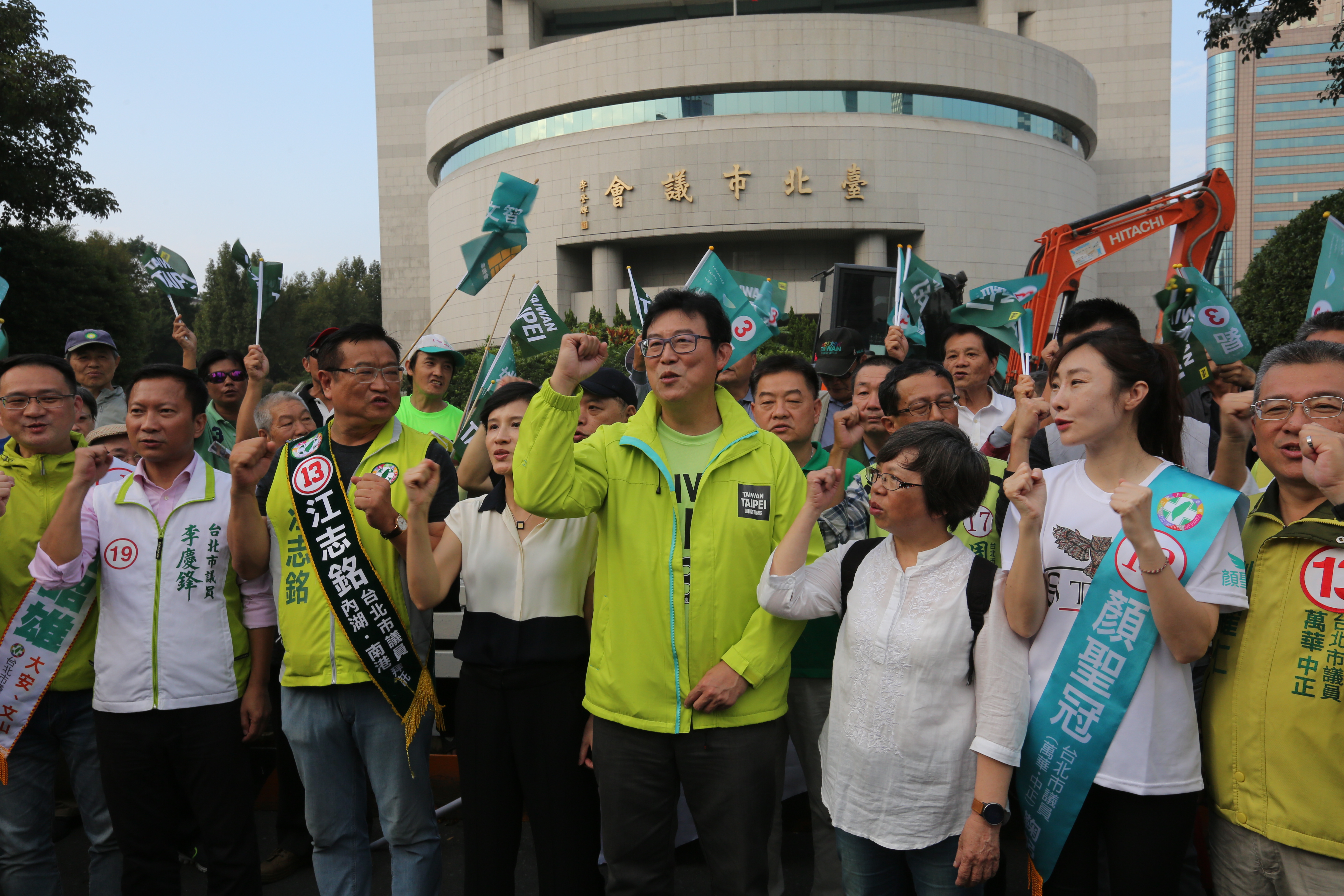 姚文智今在造勢晚會中宣布請辭立委，籲請支持者給他一個機會。