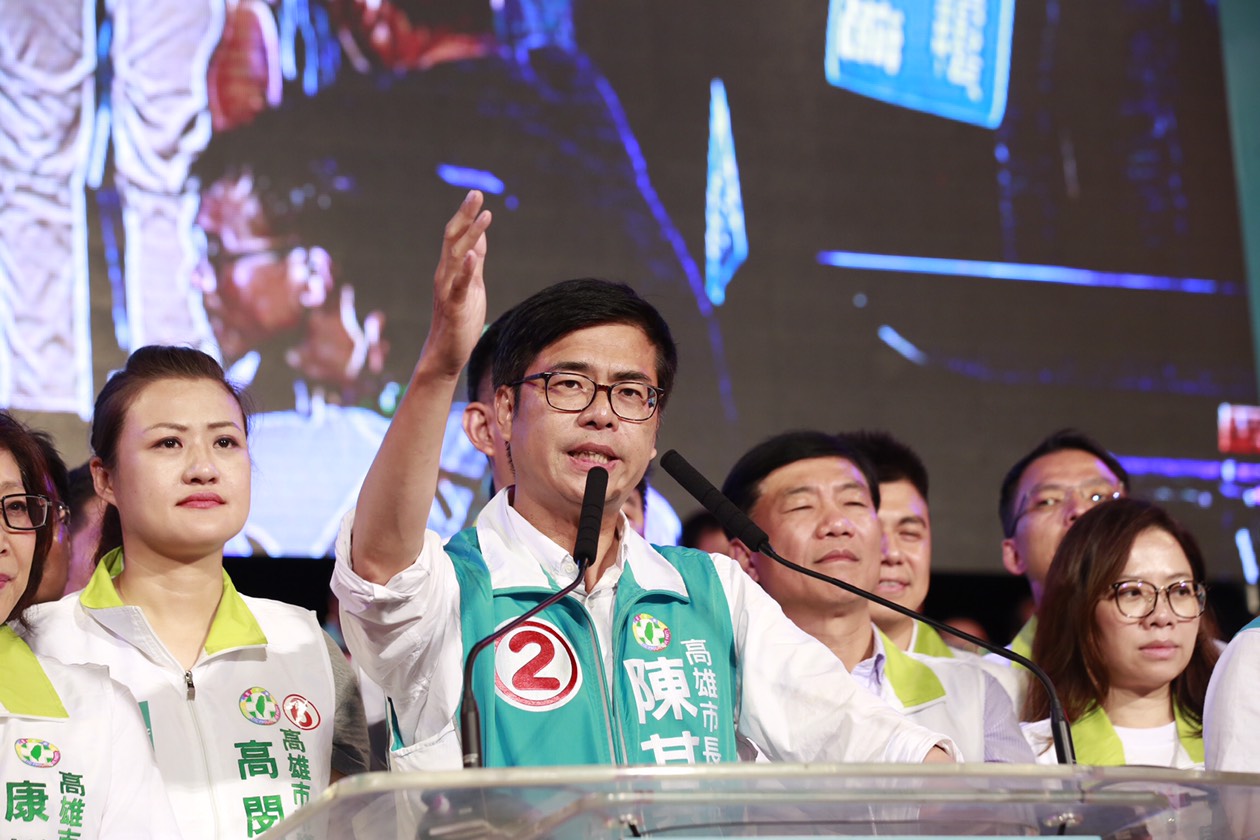 民進黨高雄市長候選人陳其邁今晚在岡山舉辦造勢晚會。