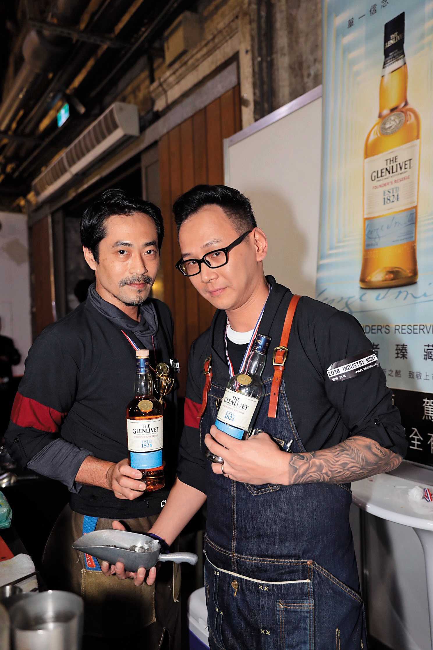 2位從高雄北上的Bartender，Asen（左）及Pietro（右）替格蘭利威站台。