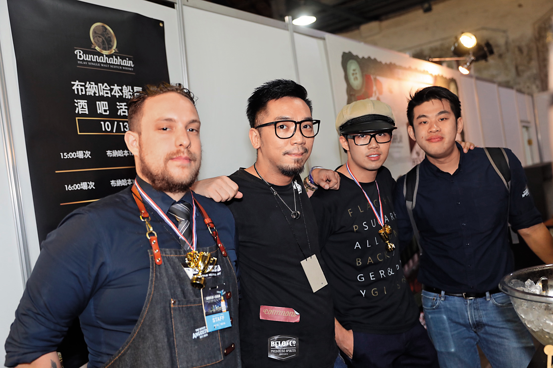雙吧合作、4人聯手， Bastien Filament（左起）、Lawrence Li、陳廷箴、Sam Loh一字排開，替布納哈本艾雷威士忌站台。