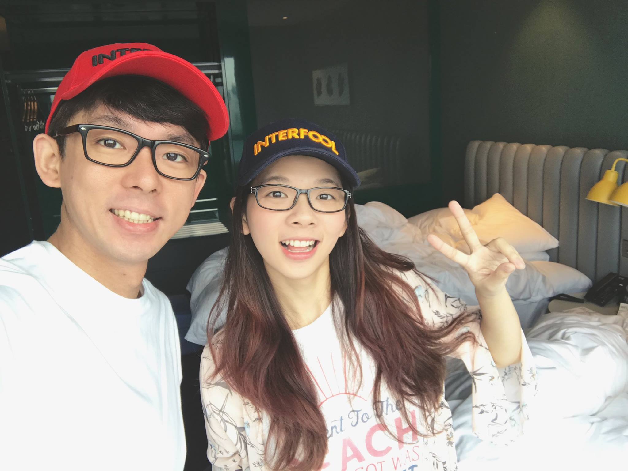 阿滴和滴妹兩人忙於工作，接連病倒。（阿滴英文臉書）