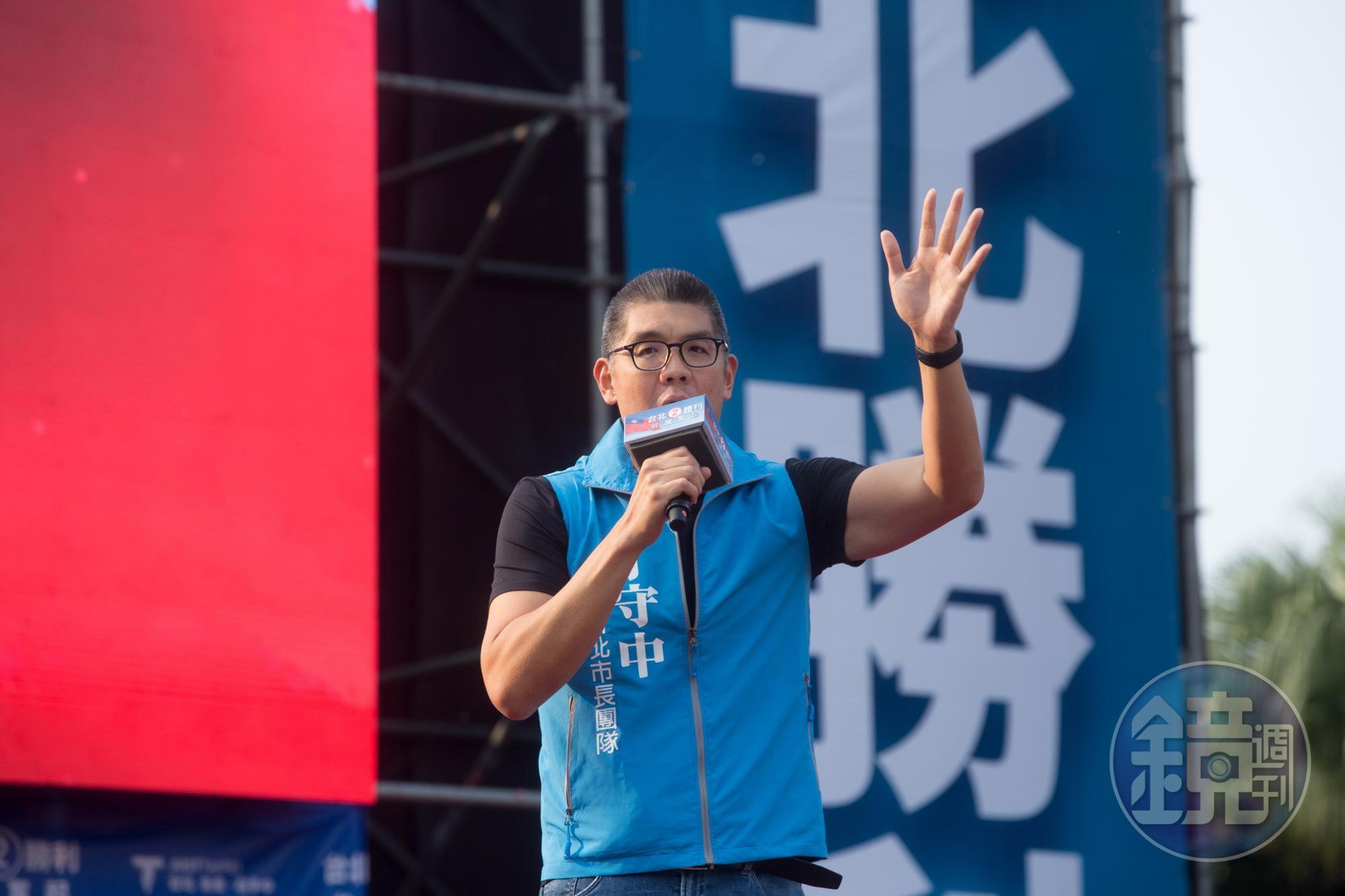 連勝文在臉書上發文,訴說4年前參選被稱為「神豬」的心情,並呼籲綠營勿雙重標準。
