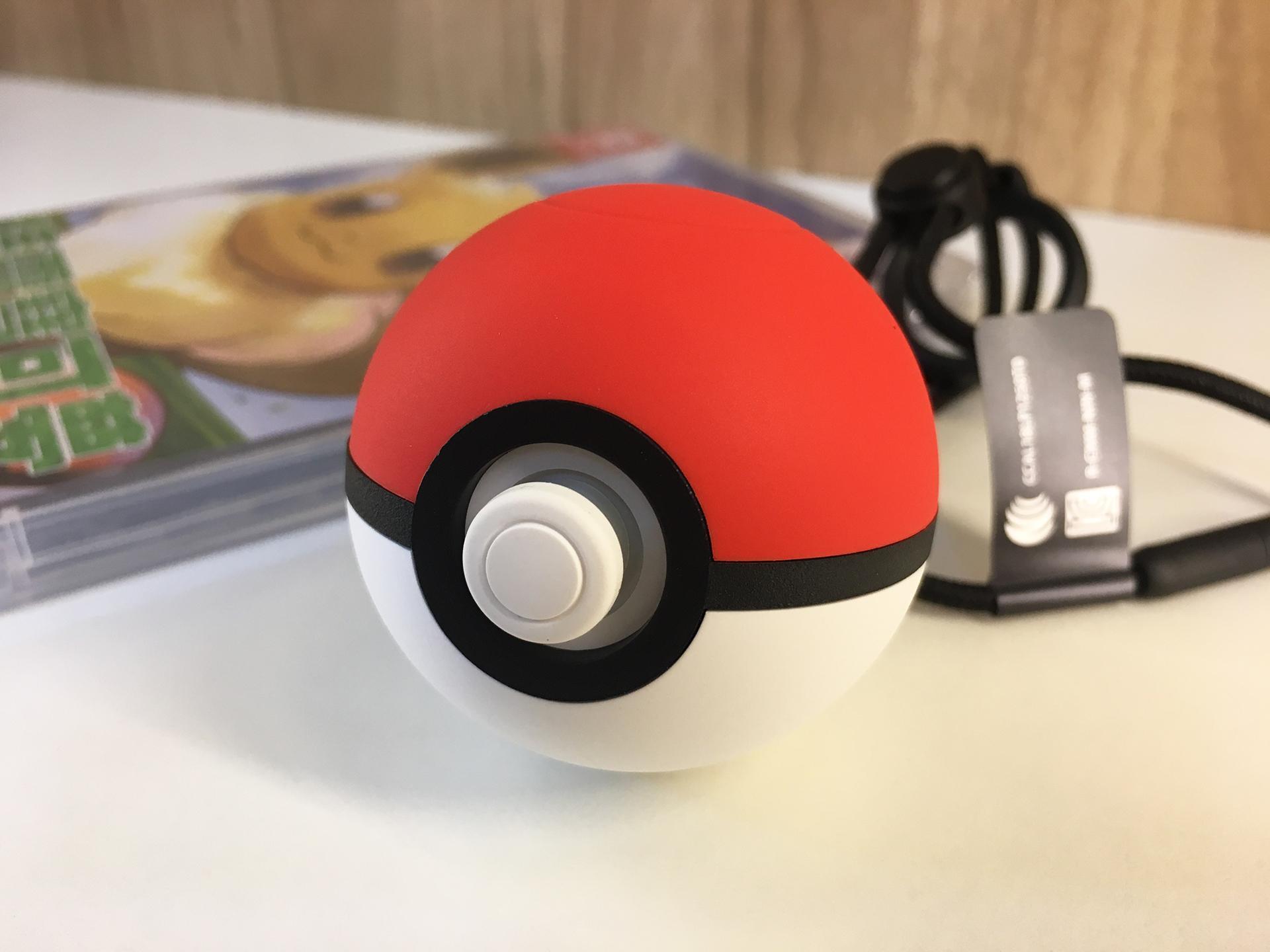 「精靈球 Plus」控制器同時也能與手機遊戲《Pokemon GO》連動。（圖片來源：筆者攝）
