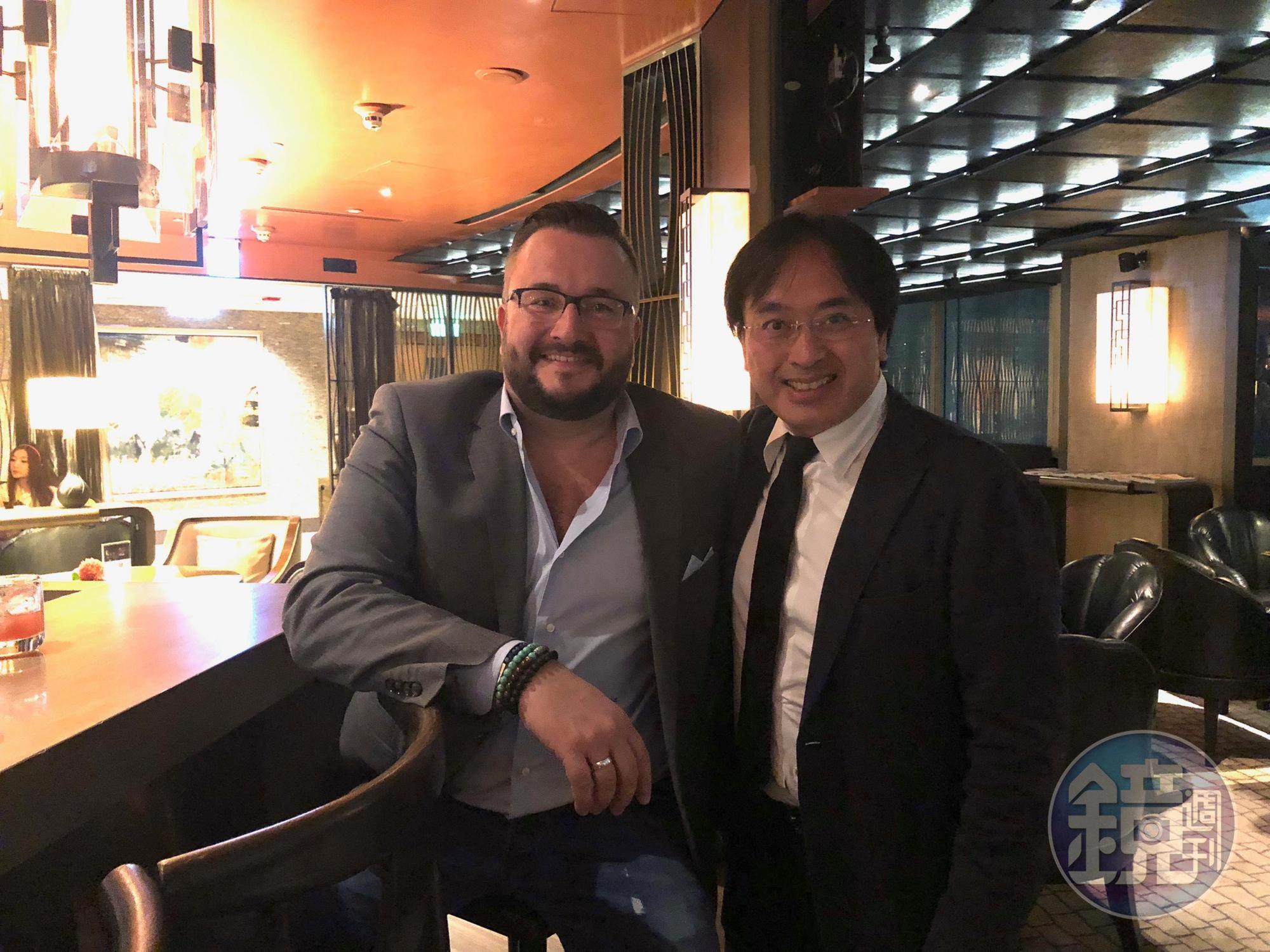 越昇國際董事長丁煦暉（右）與樂沙度第六代酒廠主人Matteo Luxardo。