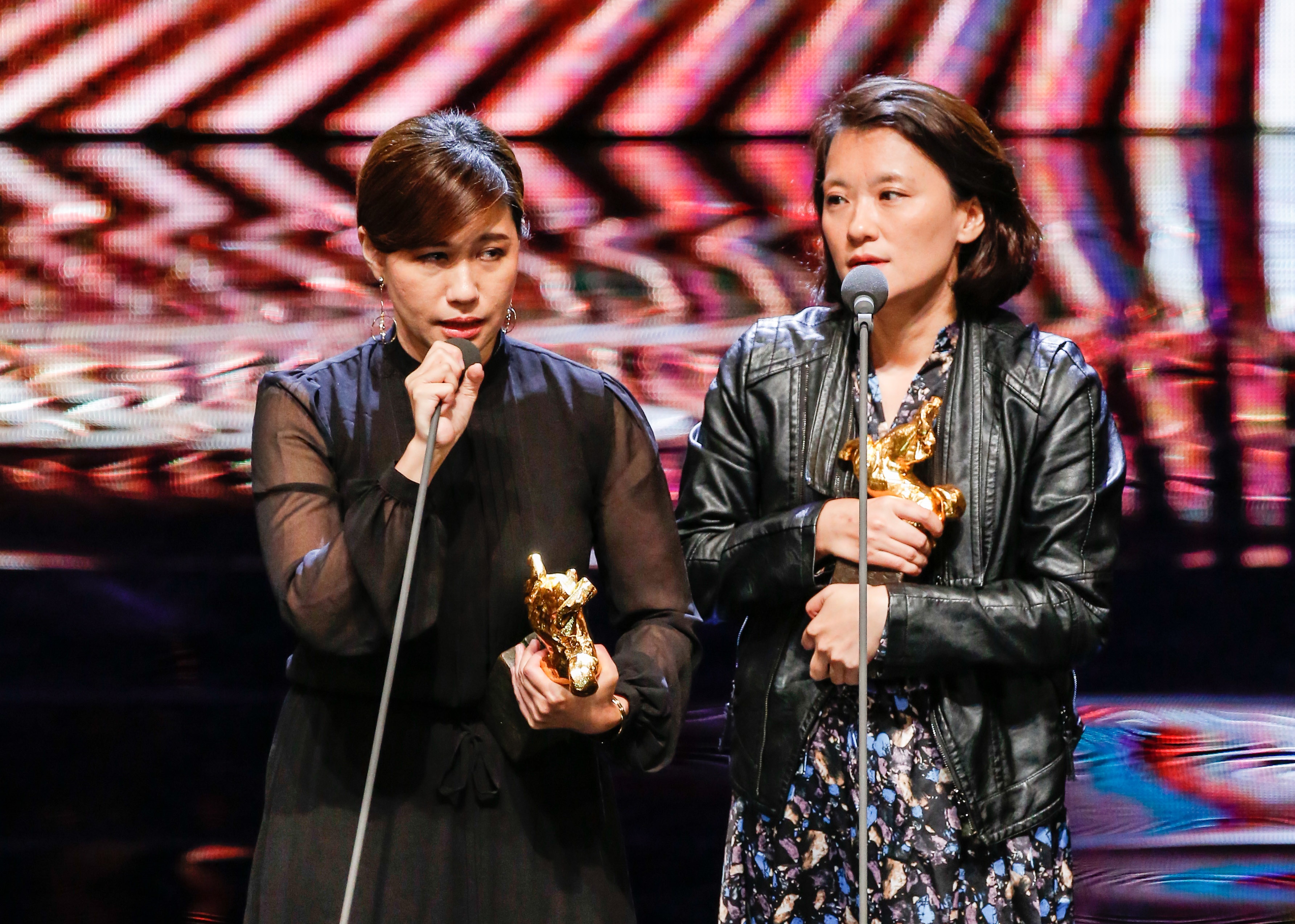 《我們的青春，在台灣》拿下金馬最佳紀錄片獎，導演傅榆（左）發表感言後引發熱議。