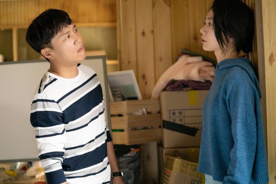 車太鉉（左）、裴斗娜在《最完美的離婚》中，飾演離婚後反而更珍惜彼此的夫妻。（龍華數位媒體提供）