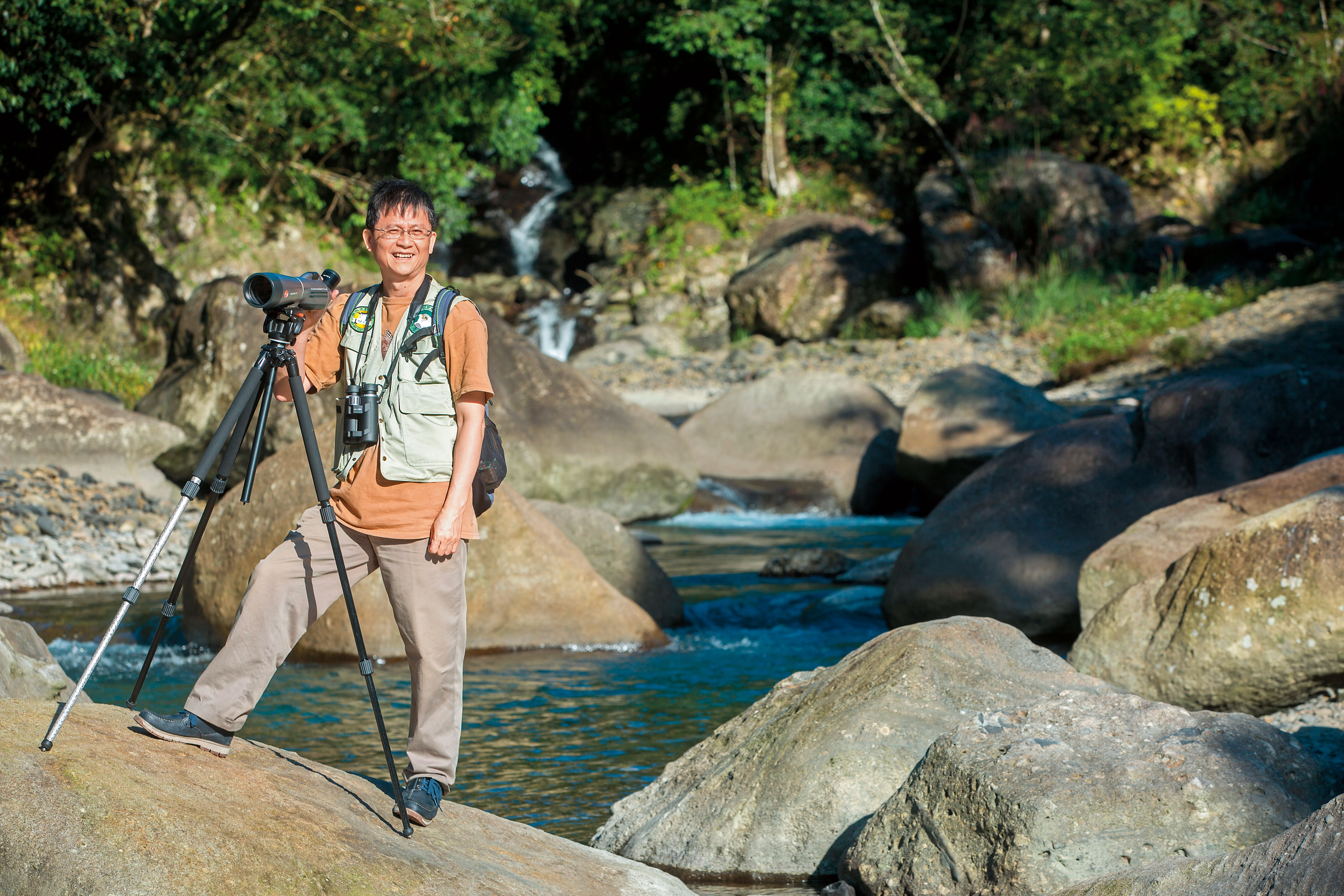 這天詹順貴帶我們去烏來賞鳥,他曾擔任台北野鳥學會解說員。