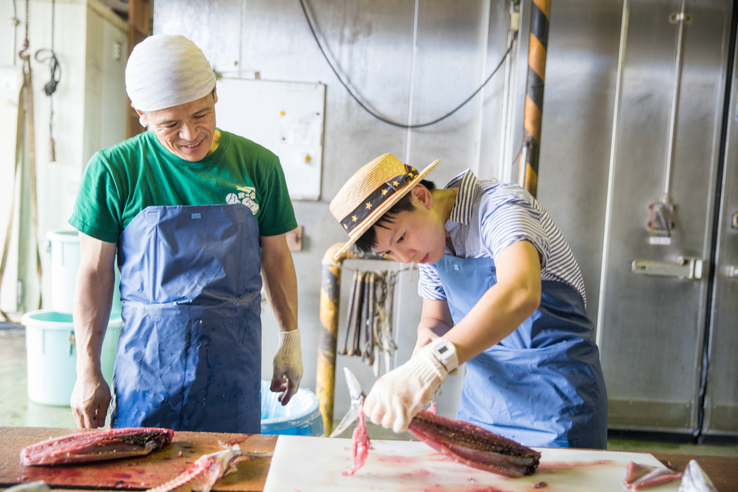 切鰹魚除了去骨，刀工越俐落，做出來的生魚片也越好吃。
