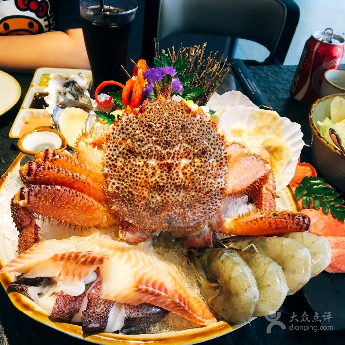 吳易展的小當家、大釧、美仕特火鍋店，主打龍蝦、帝王蟹等高檔食材。（翻攝自大眾點評）