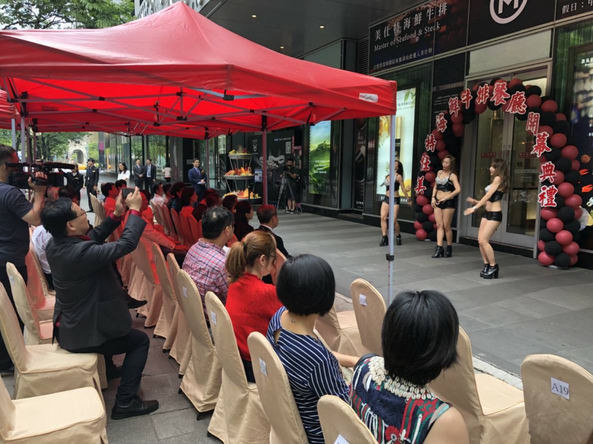 美仕特海鮮牛排餐廳今年5月底才風光開幕，不過1個月就發不出薪水，債留台灣的吳易展竟還想以靈骨塔位抵債。