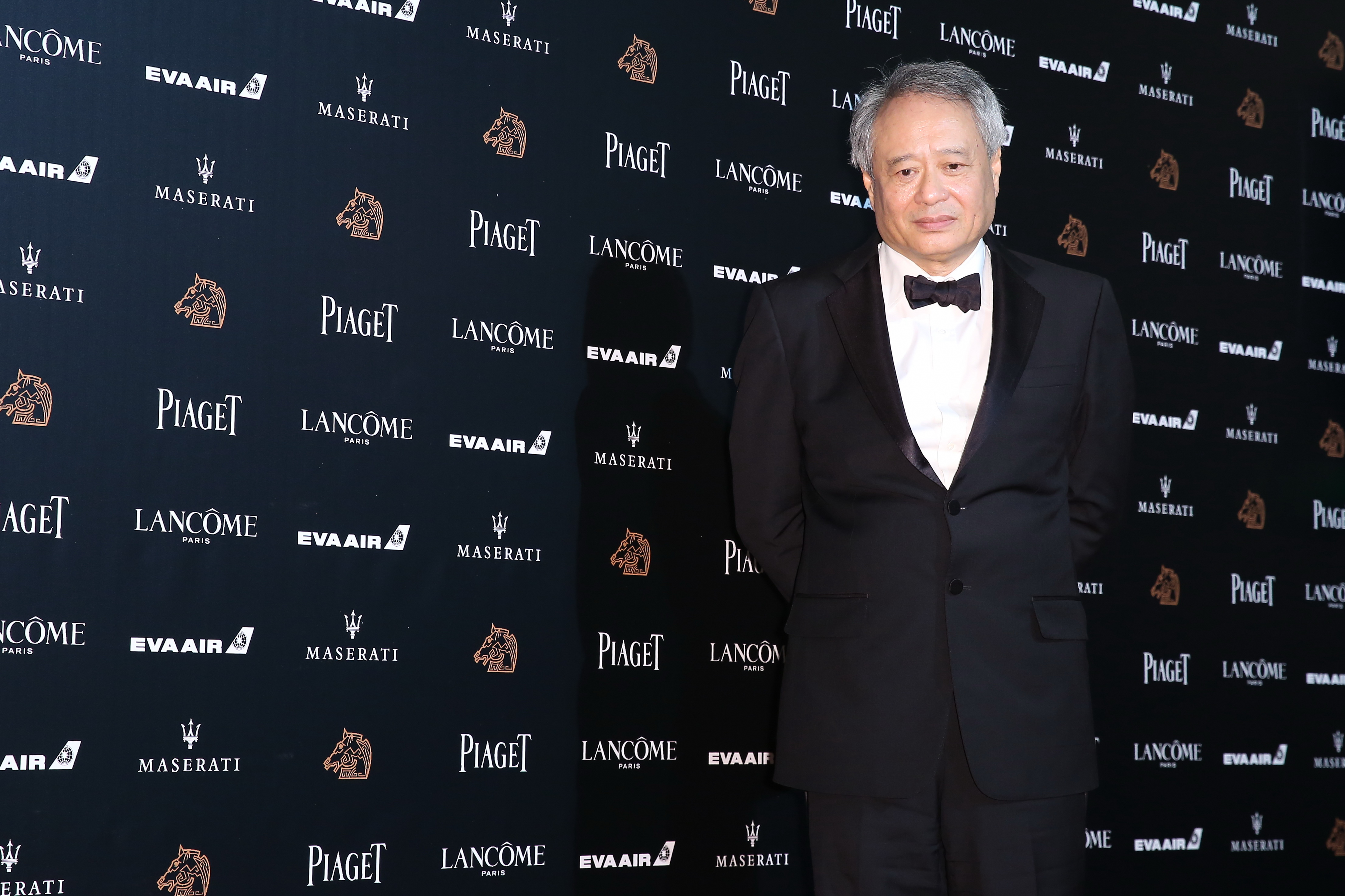 傳大會評審團主席鞏俐拒絕上台頒獎，因此只有李安一人頒獎並面對後台媒體。