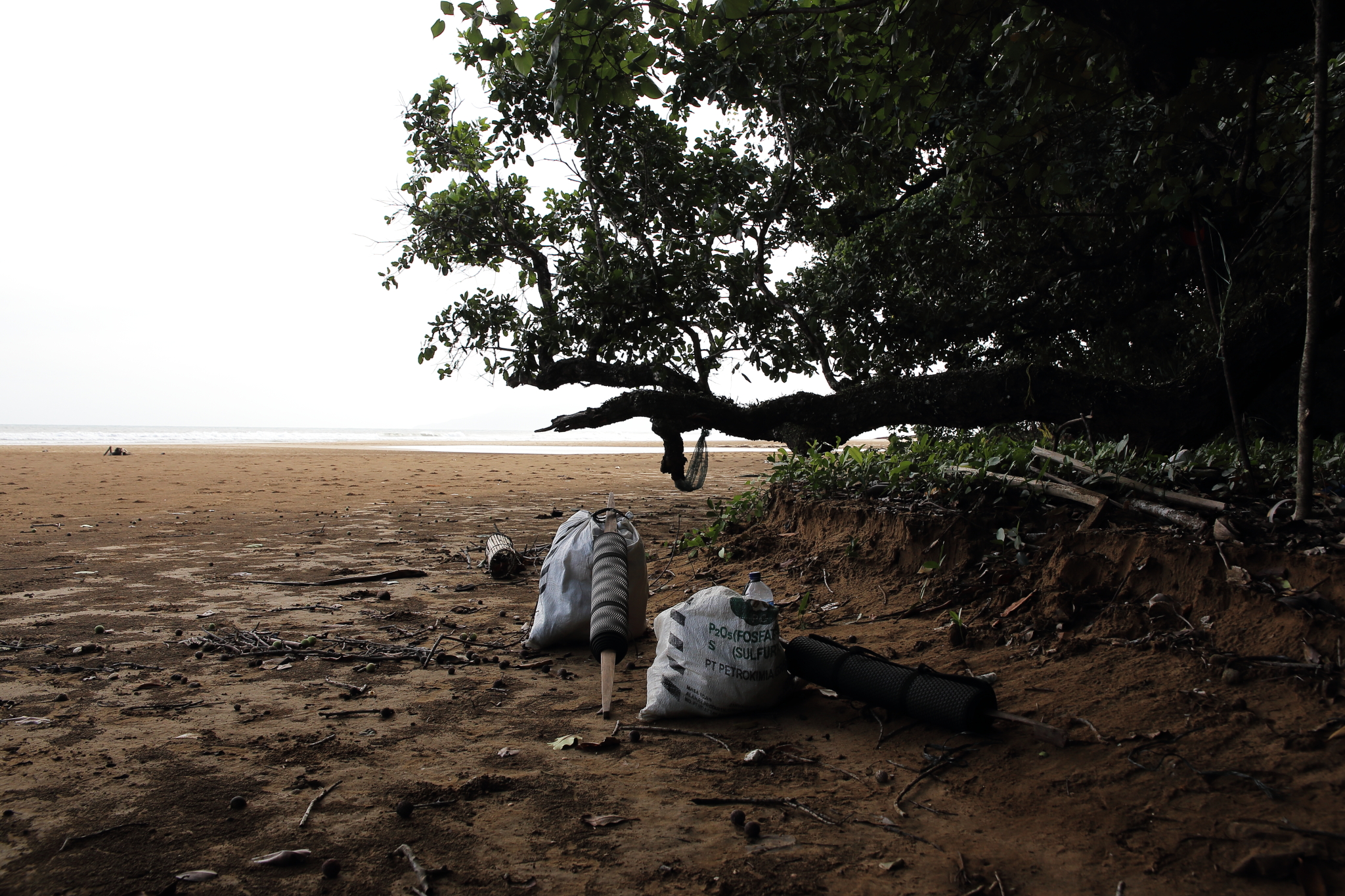 海邊的一處紮營地。