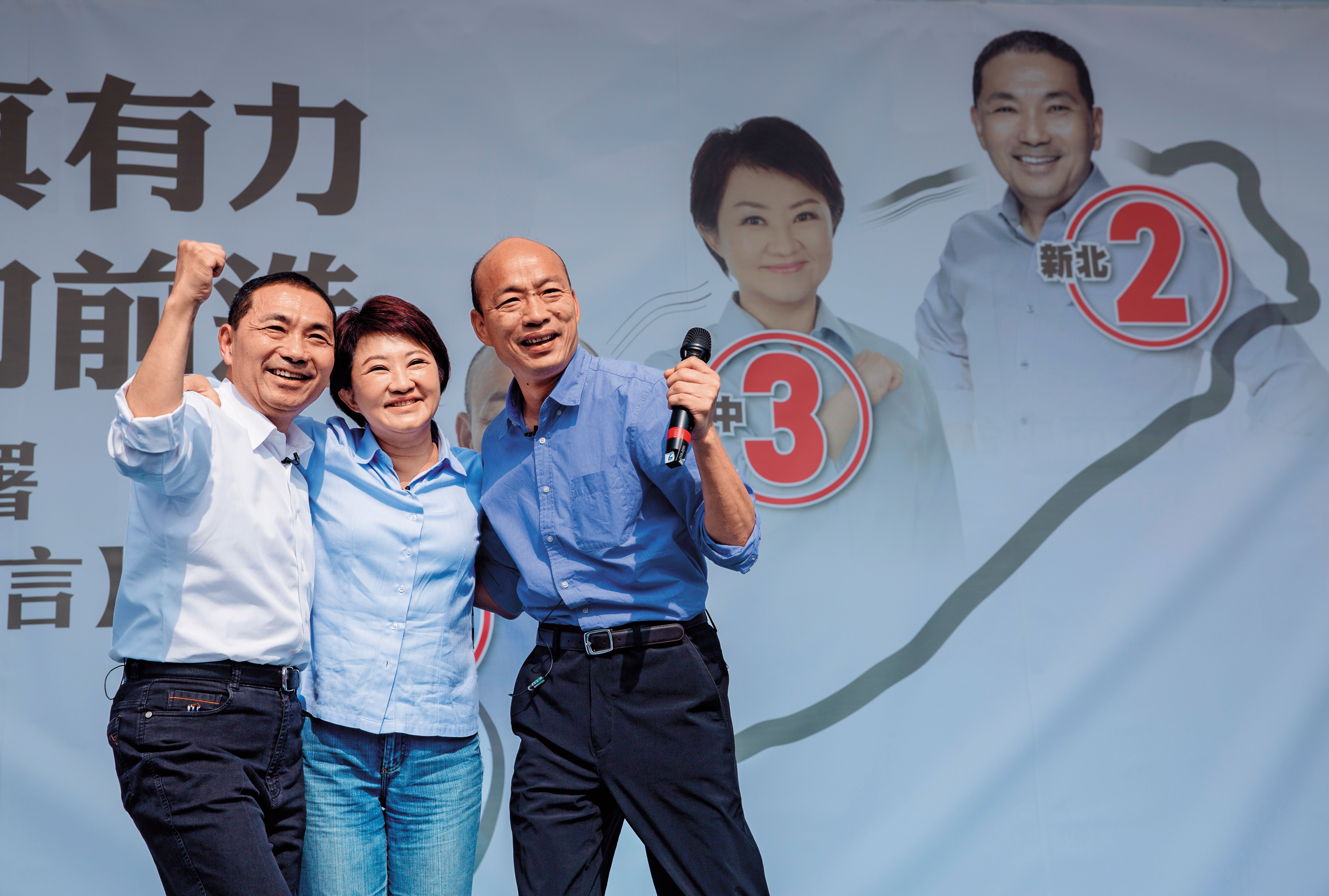 本次大選，藍綠雙方各縣市長候選人頻繁越區搞「合體」，為過往選舉少見。