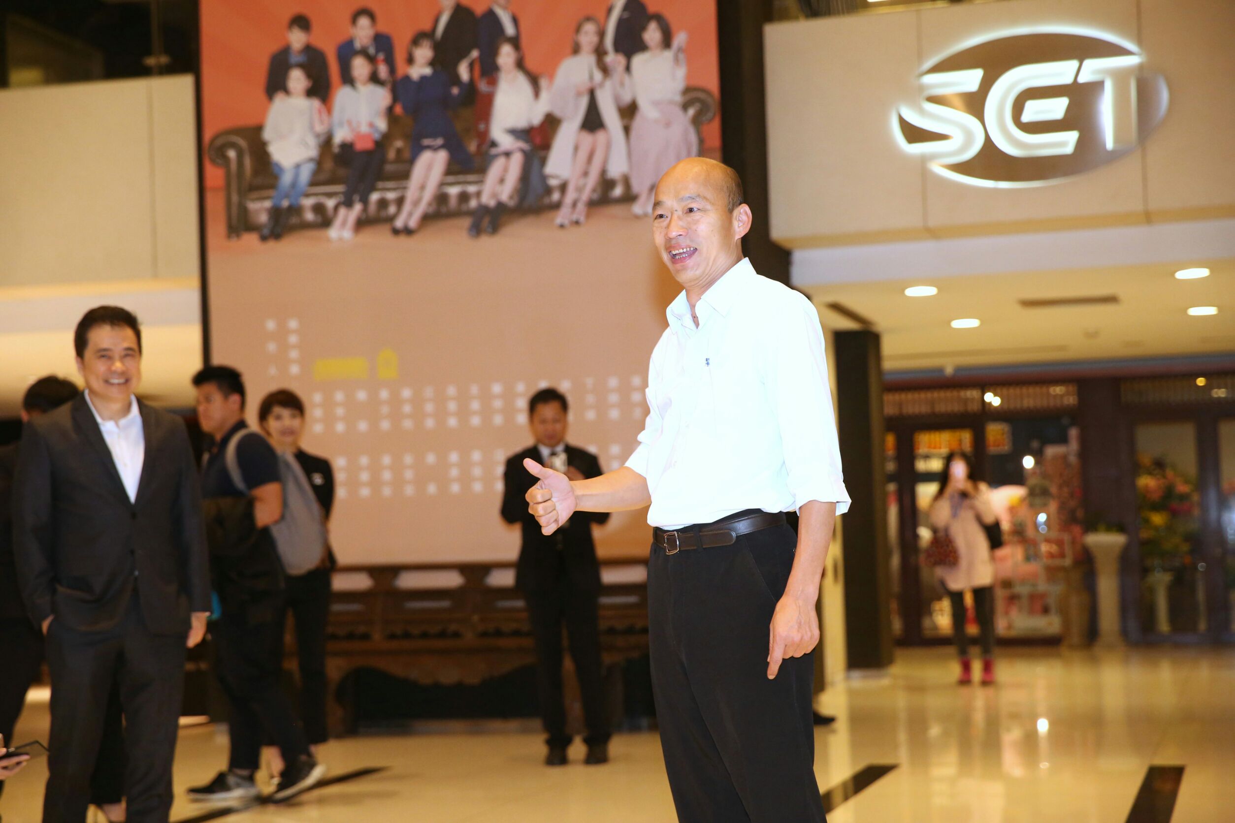 高雄市長辯論會今登場，國民黨候選人韓國瑜比讚，信心滿滿。
