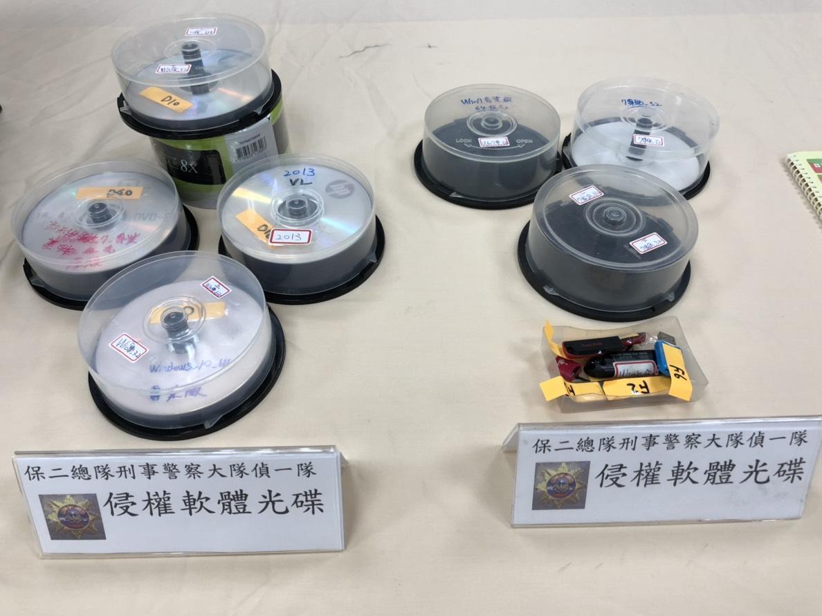 盜版軟體售價500元,成本卻只需要光碟片的10元。(警方提供)