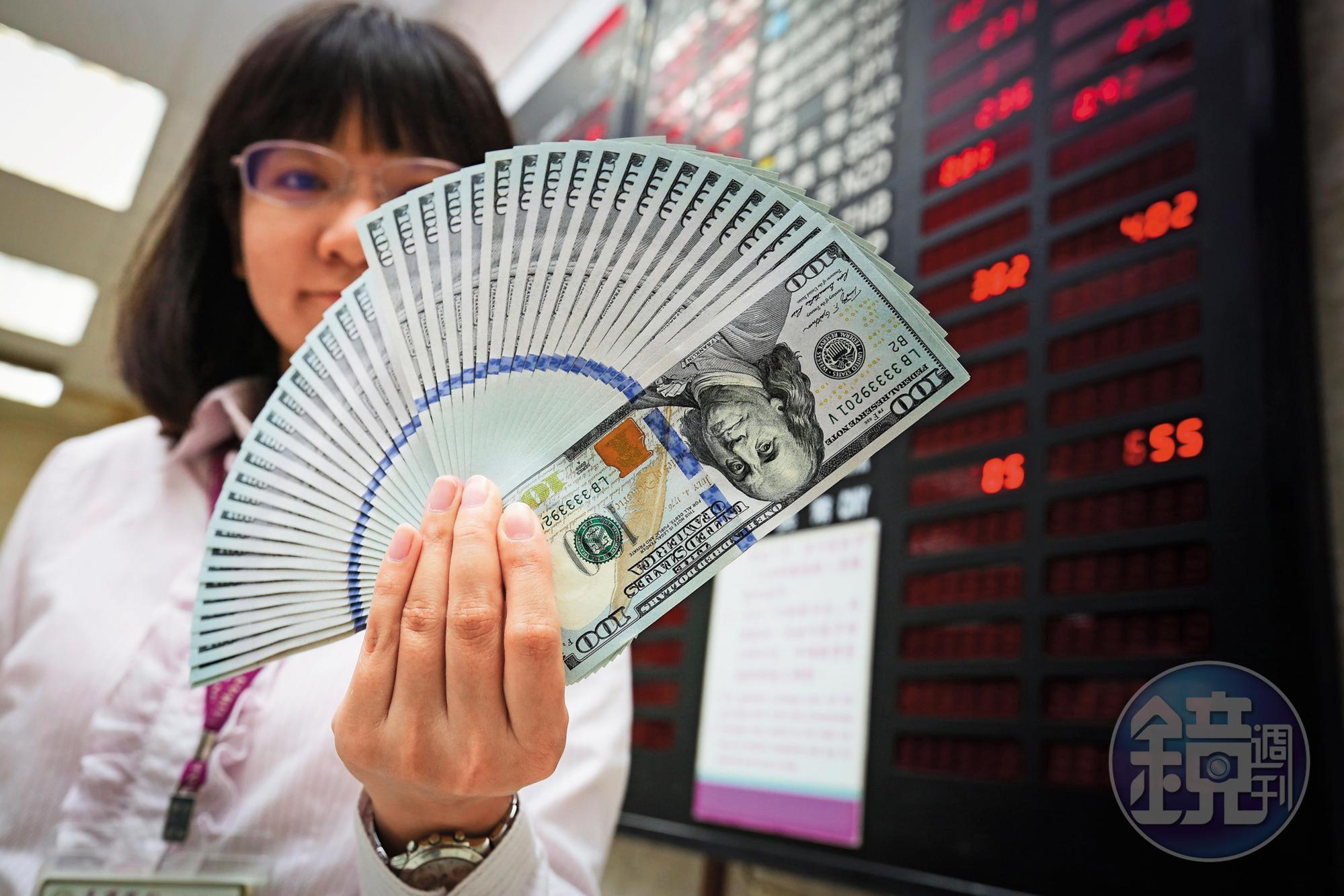 美元仍是相對強勢貨幣，是債券基金首選，風險貨幣如南非幣的配置不宜超過10％。