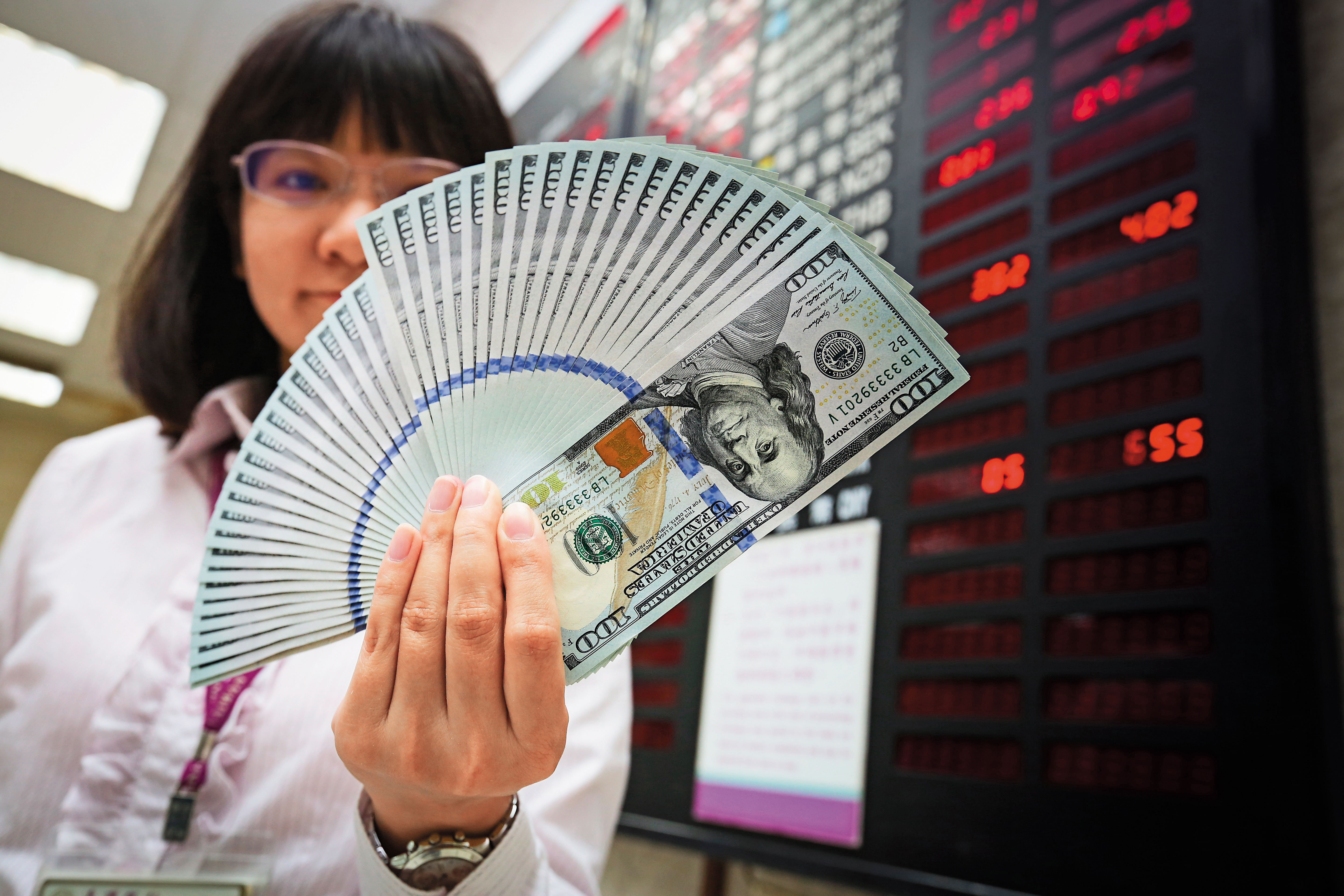 美元仍是相對強勢貨幣,是債券基金首選,風險貨幣如南非幣的配置不宜超過10%。