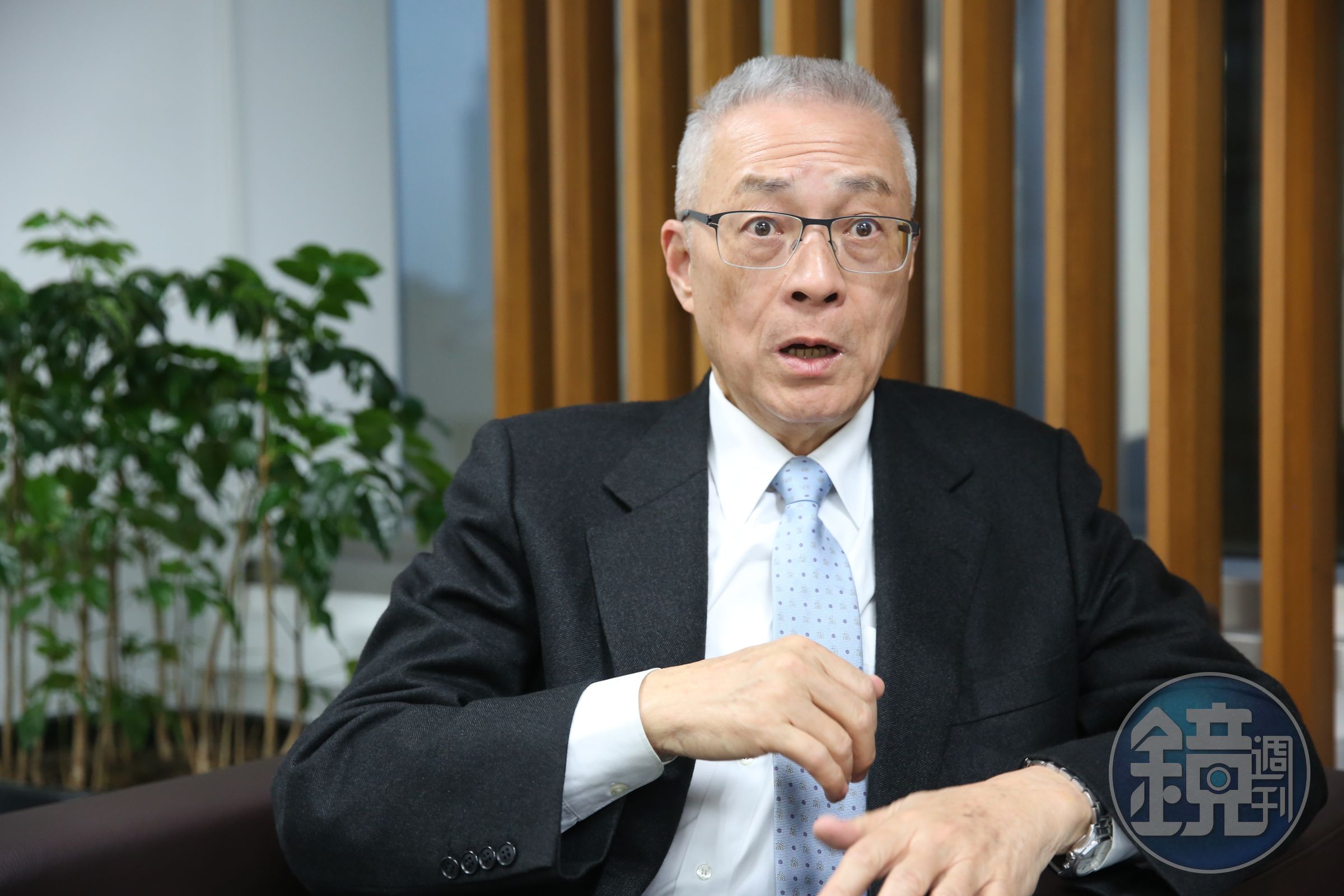 中國國民黨主席吳敦義表示，自己已為失言鞠躬道歉，請大家放手，也不可能為此請辭黨主席。