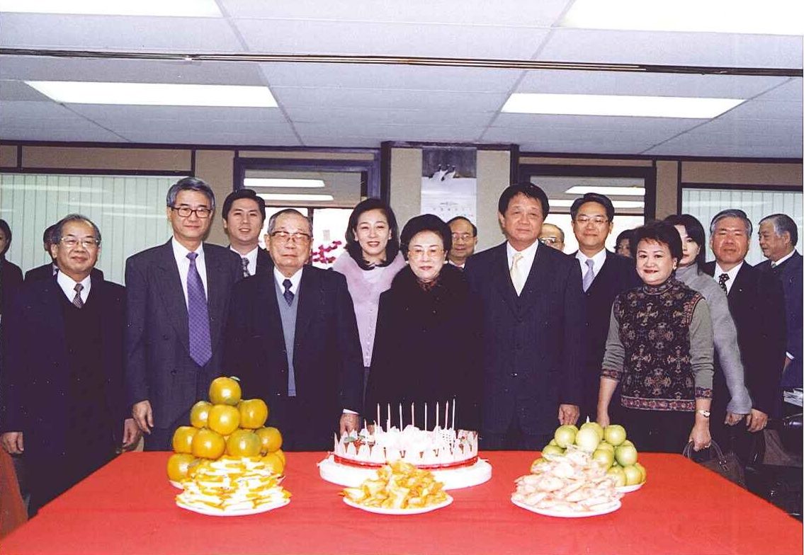 新光集團由吳火獅和洪萬傳、林登山家族創辦,新光集團阿嬤吳桂蘭也曾想推動吳東亮接掌新光金。(翻攝自林登山社會福利基金會)