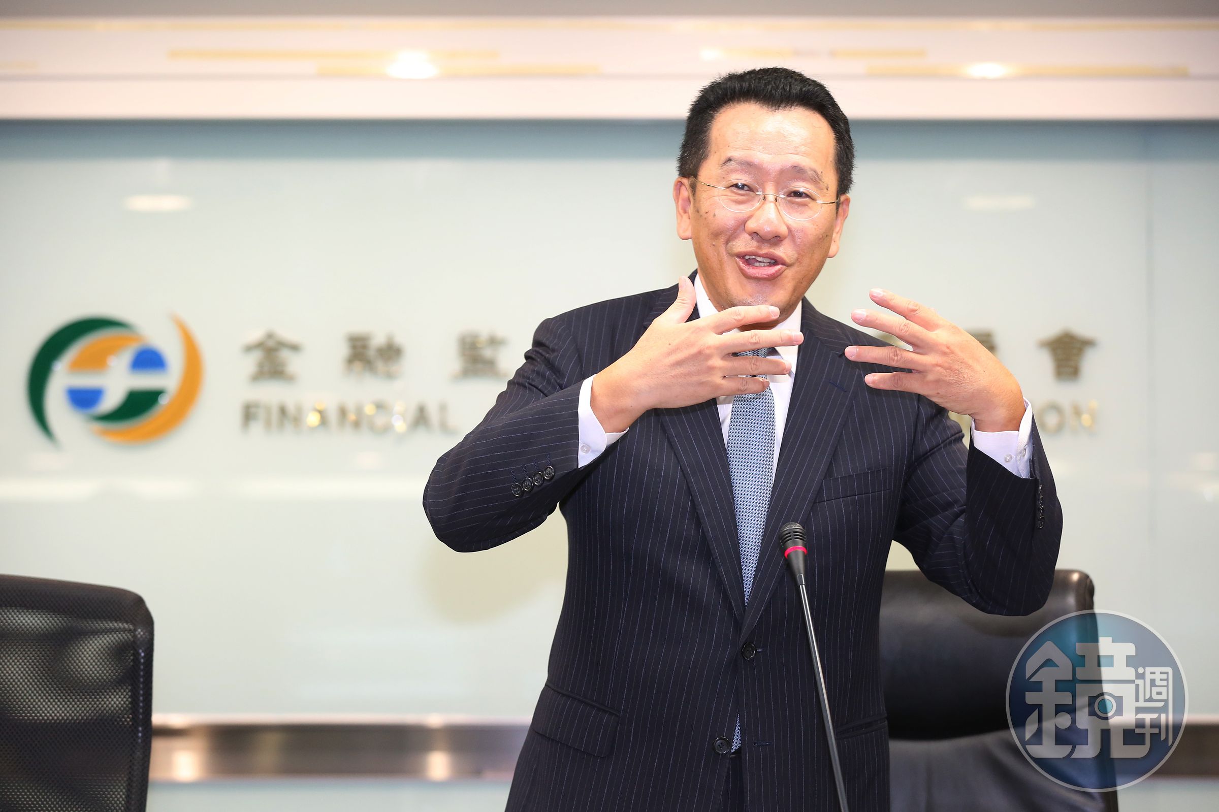 金管會主委顧立雄積極運作，希望力促台新金、新光金合併。