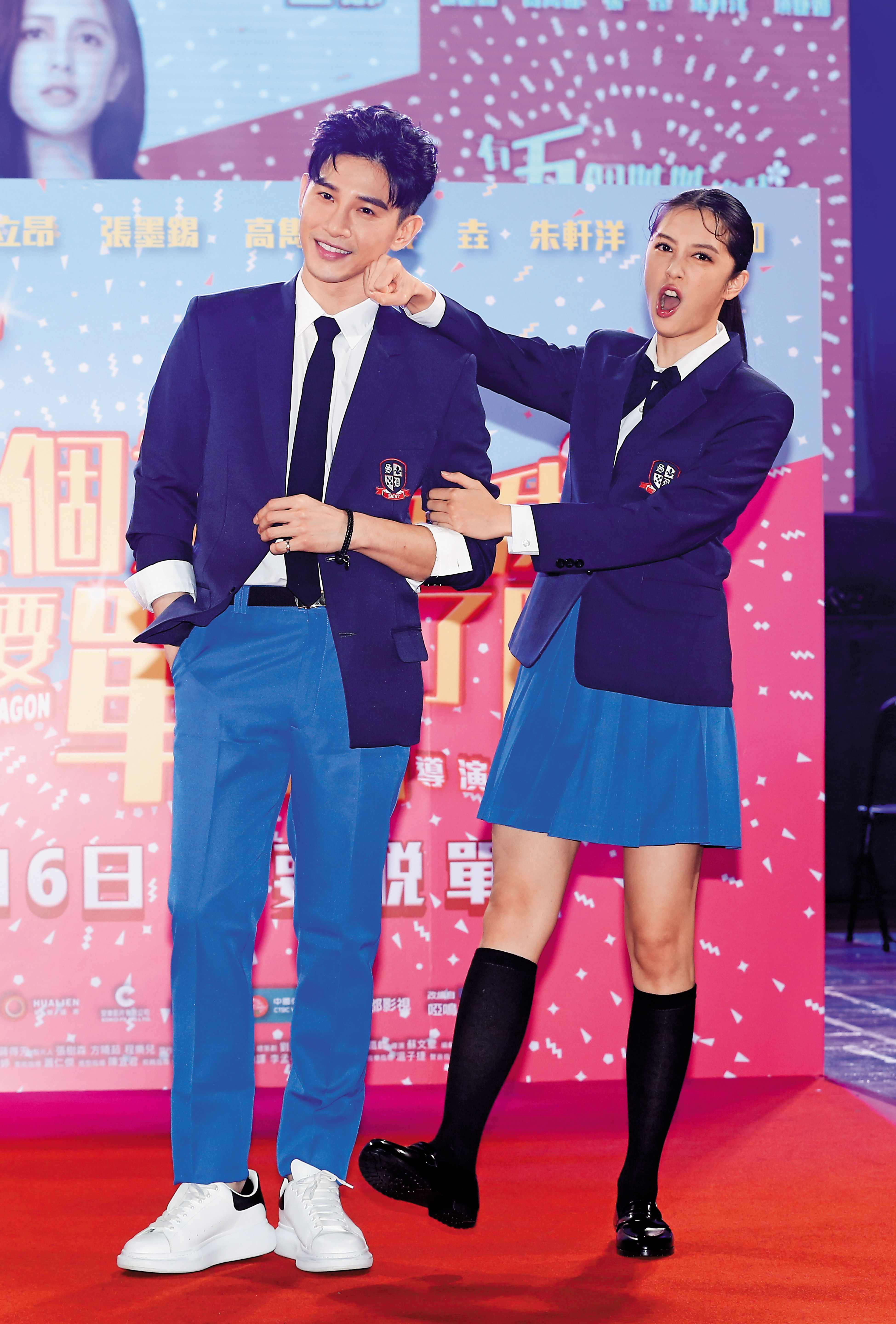 張立昂的新片《有五個姊姊的我就註定要單身了啊！》演出經常被同學忽略的角色「徐焦男」，因為不能露臉，鏡頭只拍眼睛或嘴巴，讓他拍到爆氣。右為劉奕兒。