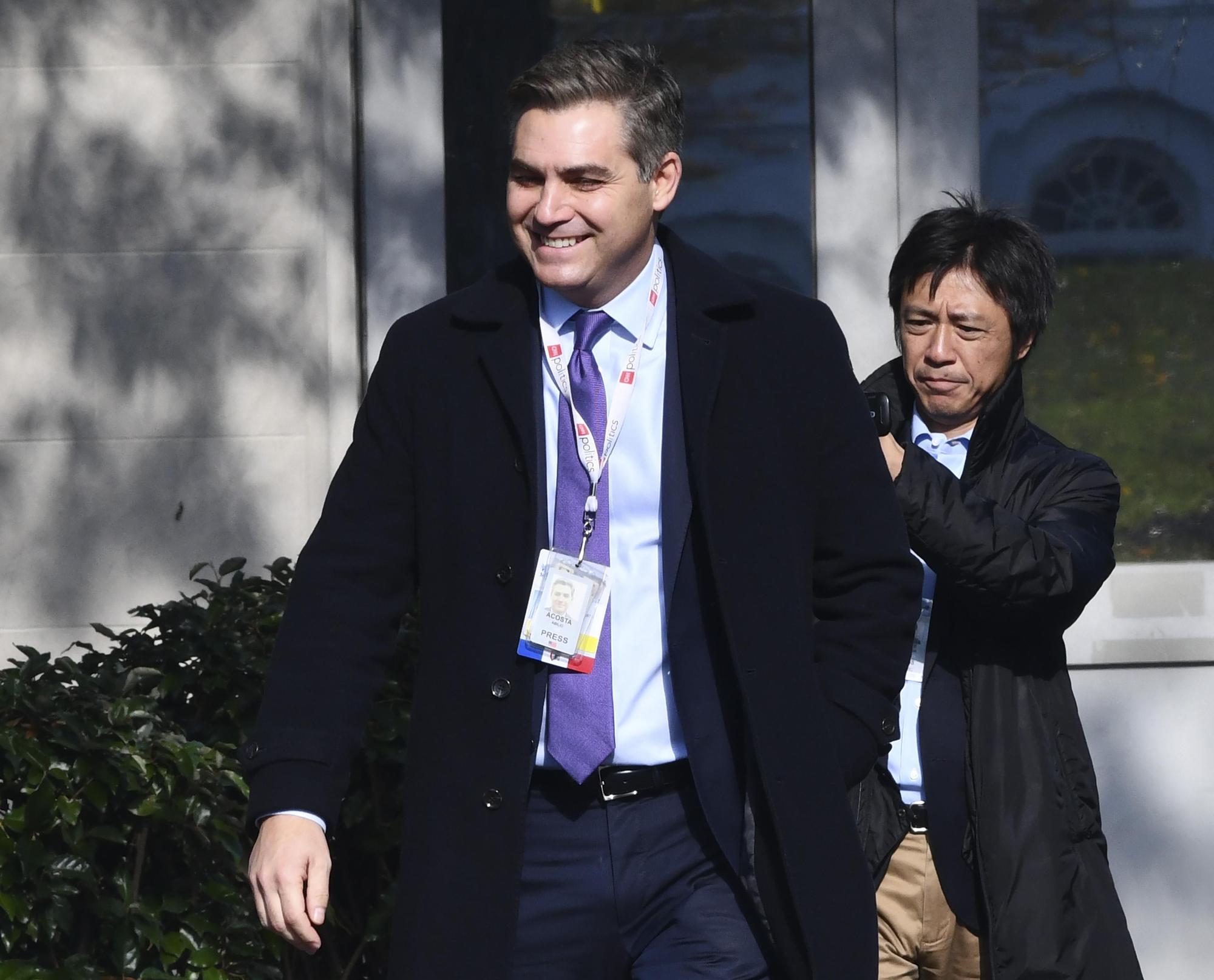 CNN記者阿科斯塔（Jim Acosta）的白宮採訪證已恢復，但白宮卻制定新規，警告如果不遵守，就再取消他的採訪證。（東方IC）