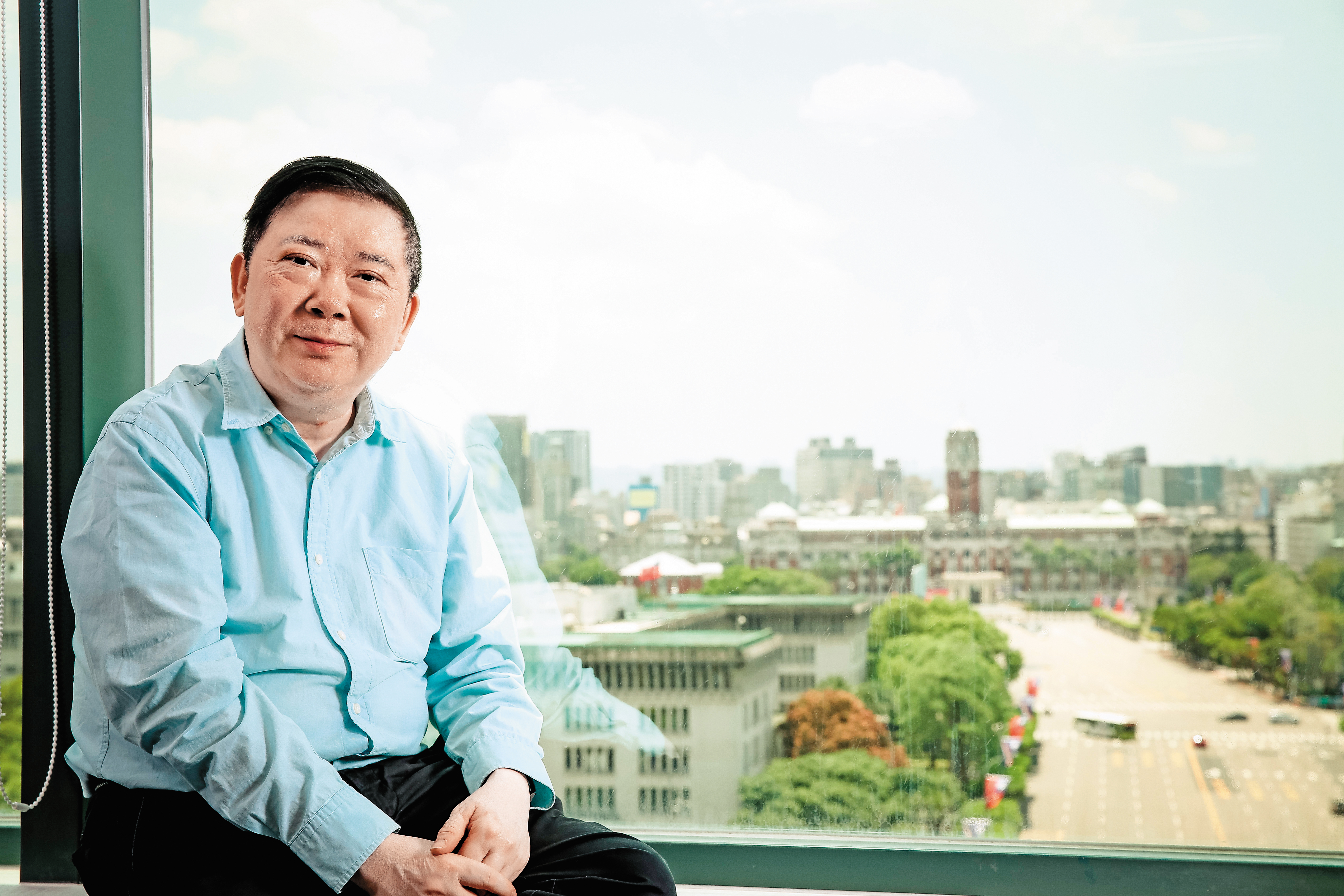 資深電影人文雋身兼監製與編劇近30年，打造許多賣座電影。