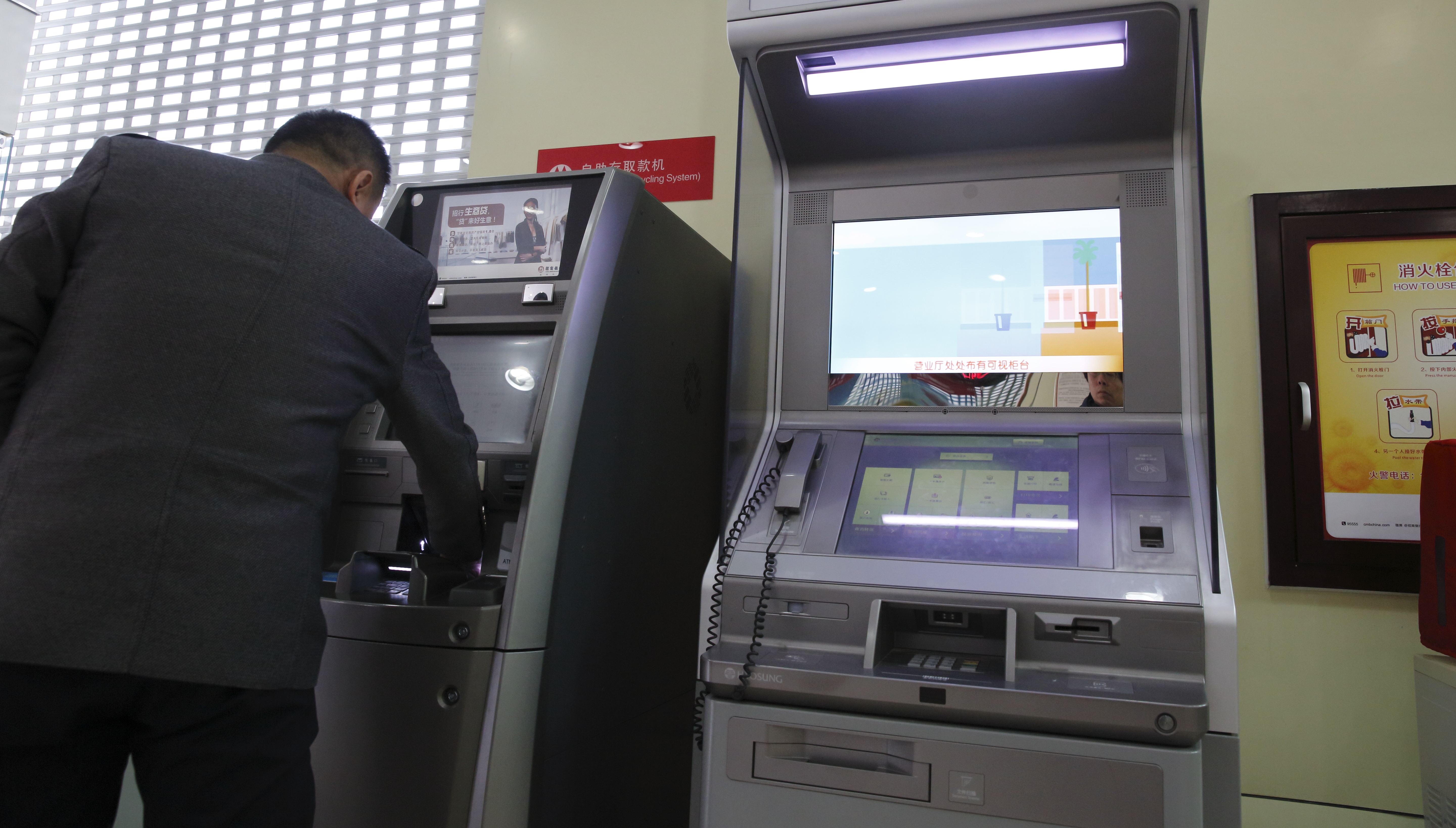 英國一名男子突然發現自己的戶頭多了1萬英鎊（約新台幣39萬元），花光後卻稱以為是耶誕節禮物。圖為示意圖，非當事者。