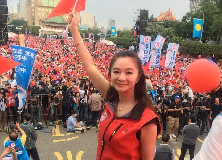 遭質疑學歷造假的應曉薇對媒體表示，自己是被抹黑，每到選舉學歷都會被議論，她感到很無奈。（翻攝應曉薇臉書）