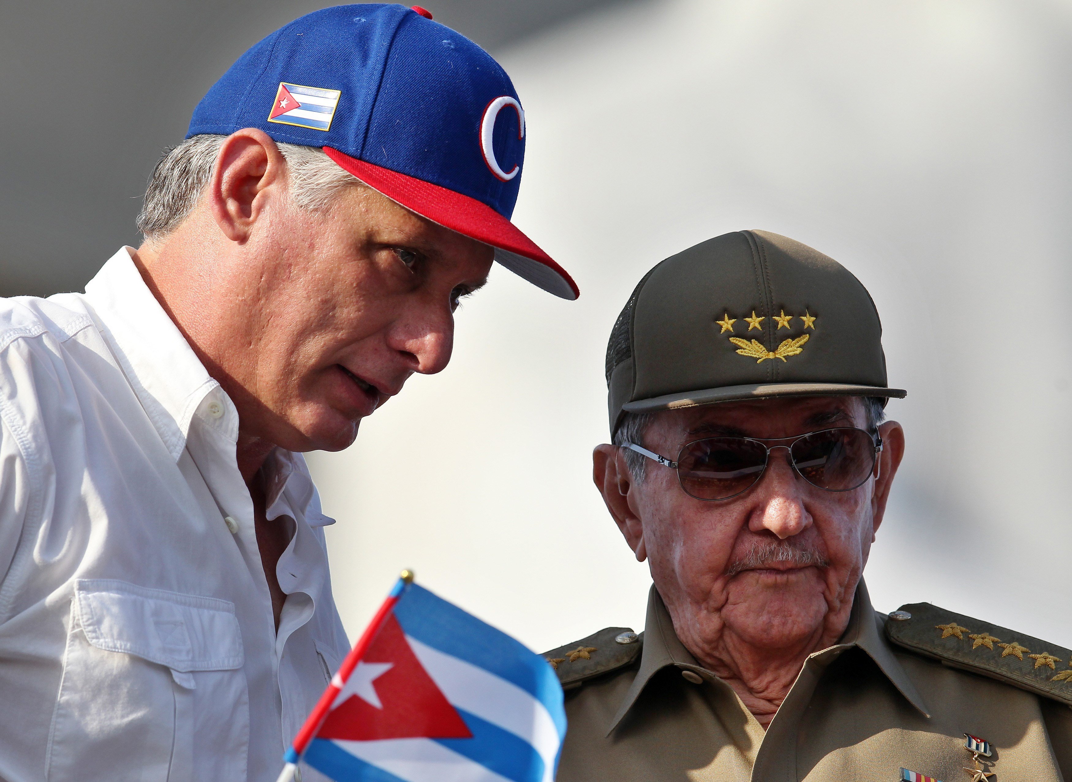 前古巴總統勞爾卡斯楚與他的兒子亞歷山卓卡斯楚，是古巴與美國關係解凍的重要推手。（東方IC）