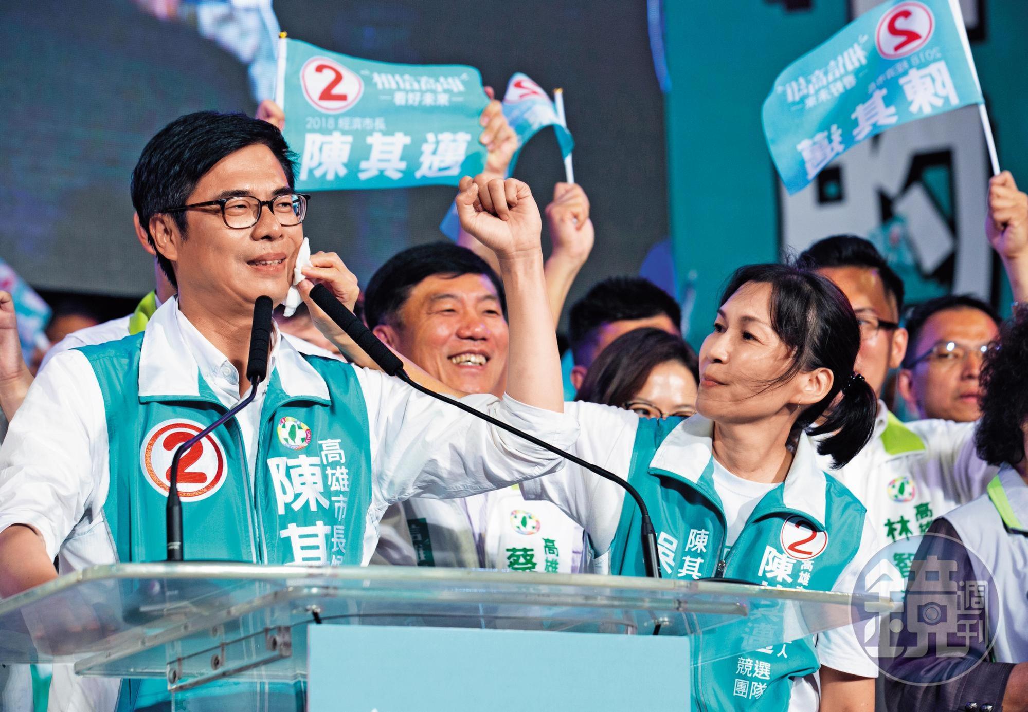 經綠營府院黨傾力搶救，加上金馬統獨議題、「母豬說」發酵，陳其邁選情回穩。